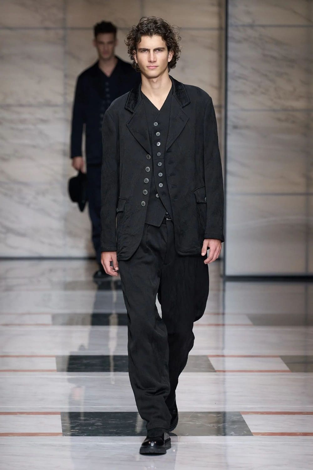 Giorgio Armani Automne Hiver 2023 2024 Mode Homme Runway Magazine 60
