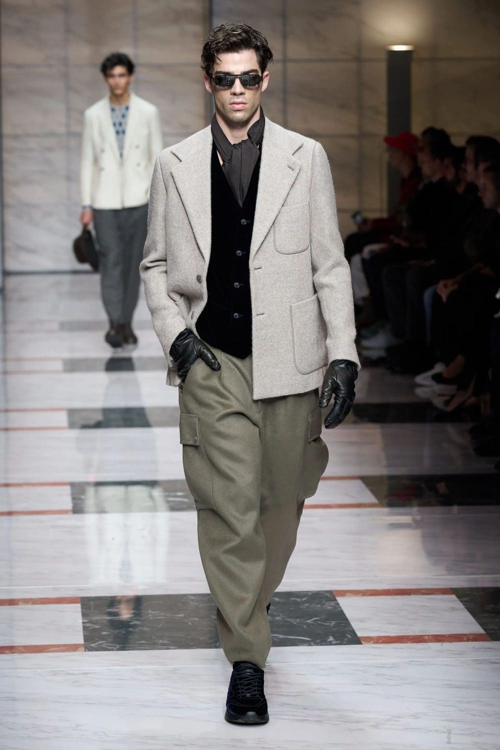Giorgio Armani Automne Hiver 2023 2024 Mode Homme Runway Magazine 9