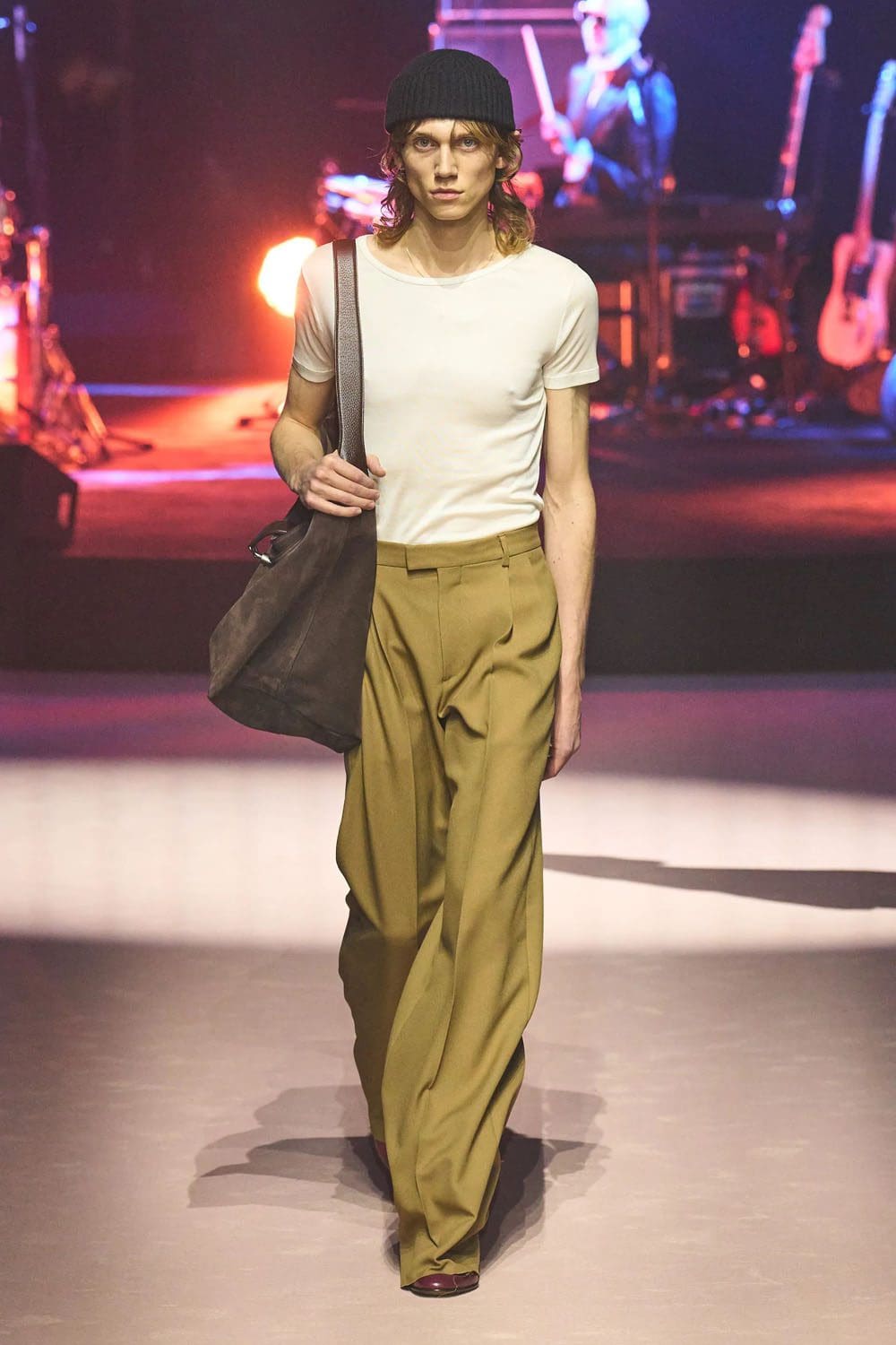 Gucci Осень Зима 2023 2024 Runway Журнал 1