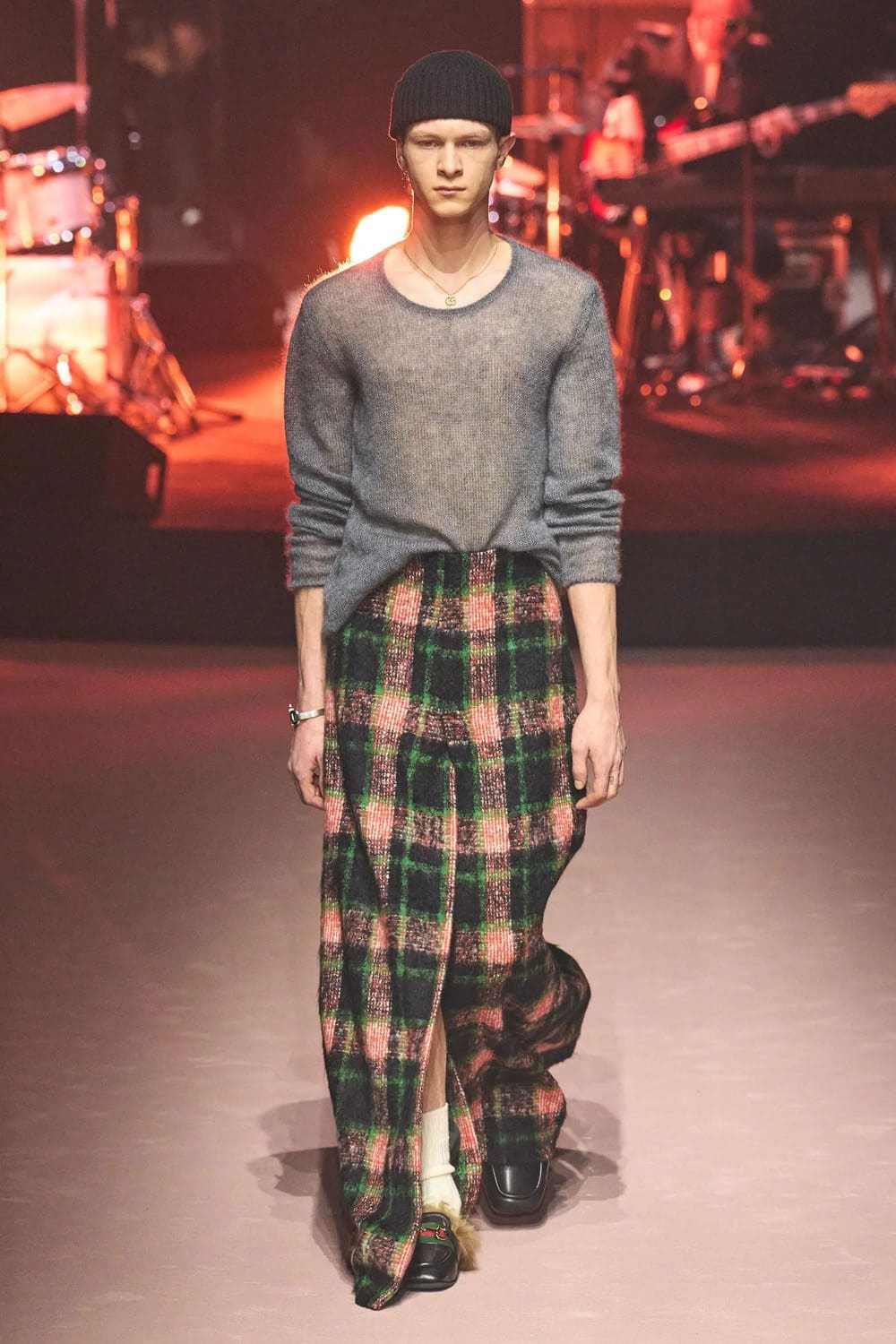 Gucci Осень Зима 2023 2024 Runway Журнал 13