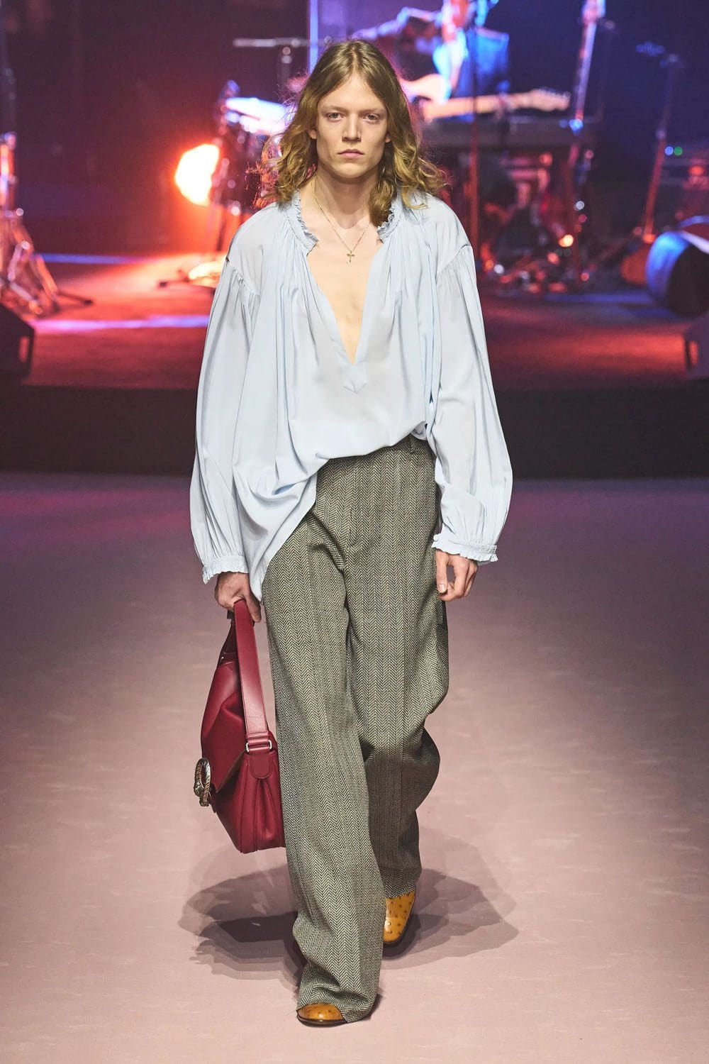 Gucci Осень Зима 2023 2024 Runway Журнал 18
