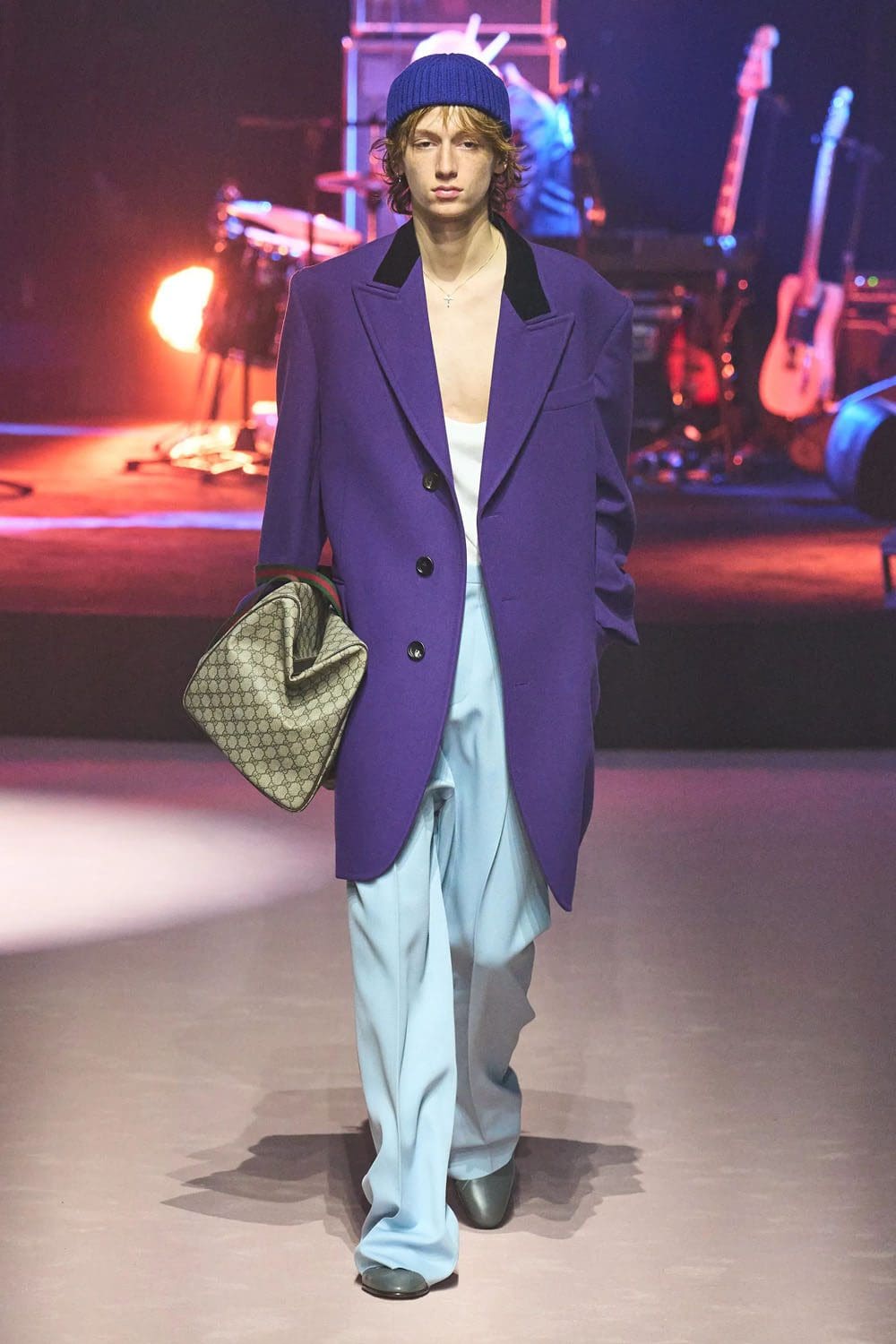 Gucci Осень Зима 2023 2024 Runway Журнал 2