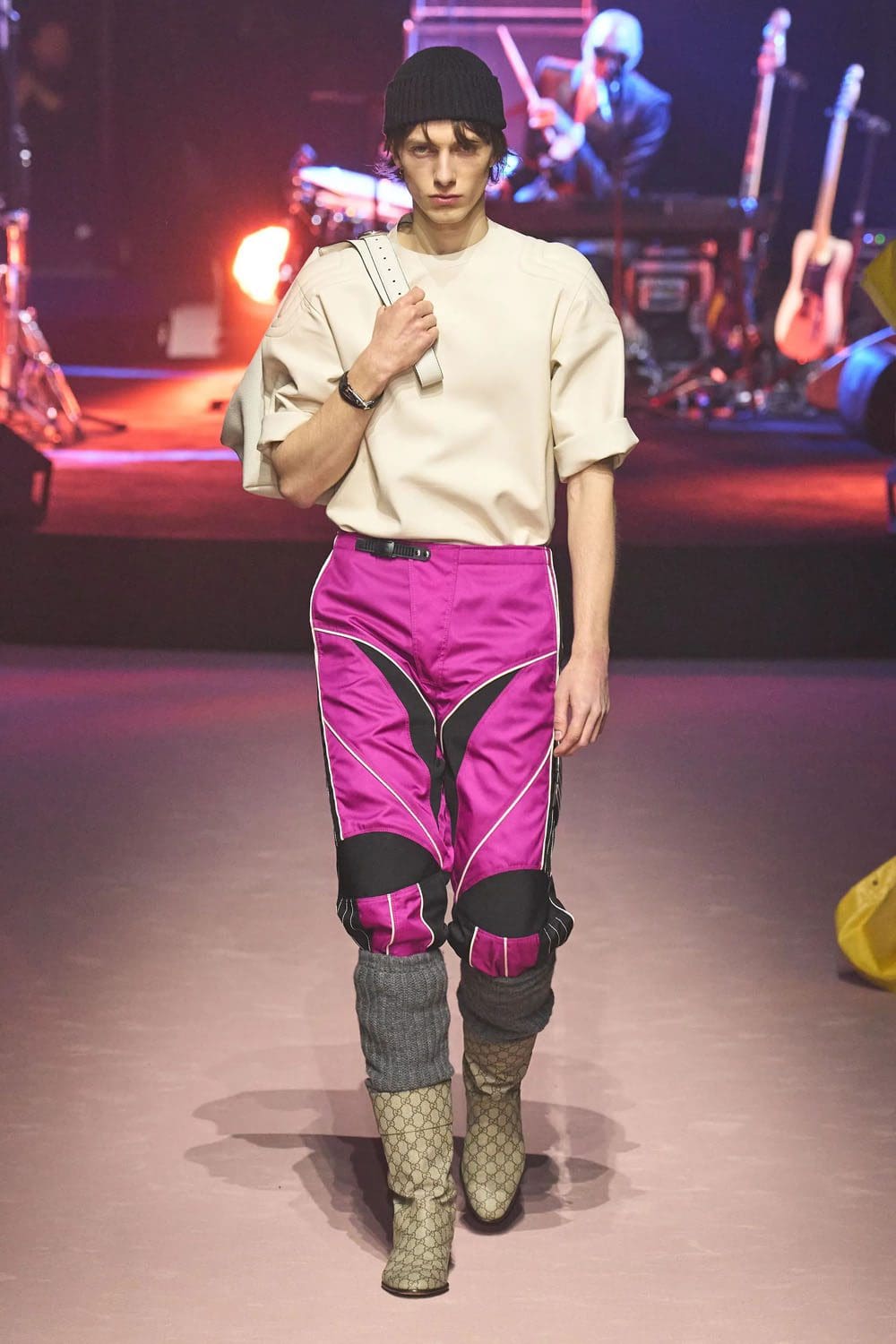 Gucci Осень Зима 2023 2024 Runway Журнал 36