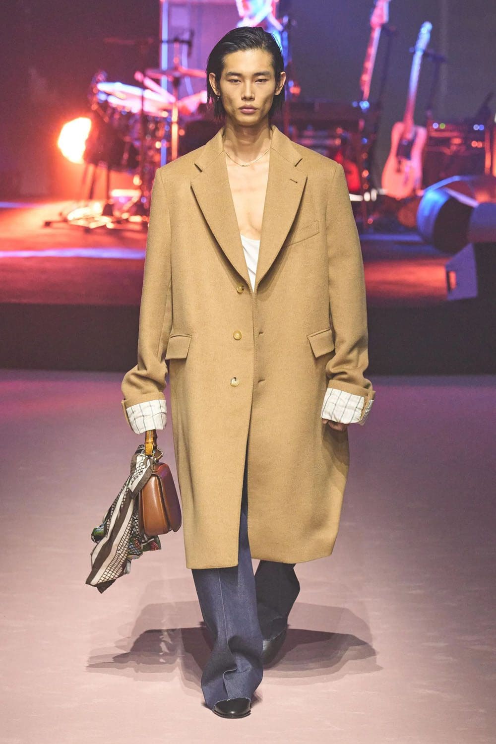 Gucci Осень Зима 2023 2024 Runway Журнал 4