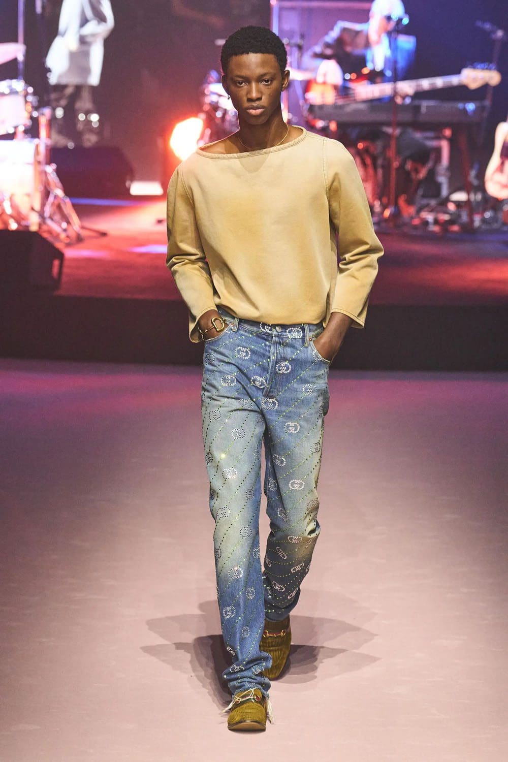 Gucci Осень Зима 2023 2024 Runway Журнал 41