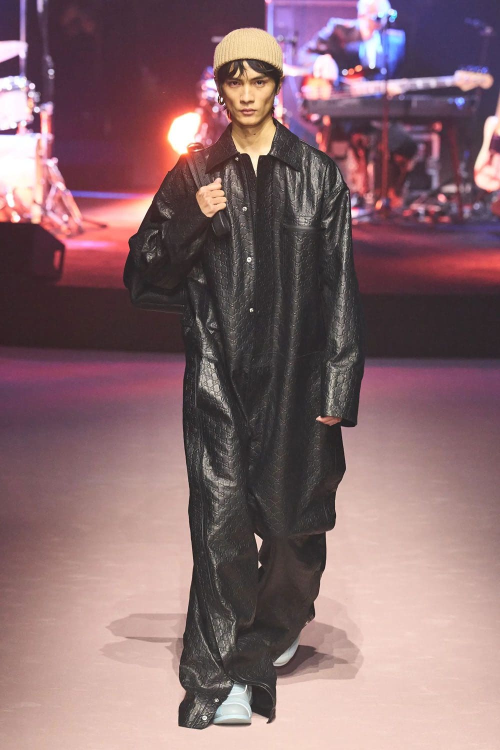 Gucci Осень Зима 2023 2024 Runway Журнал 42
