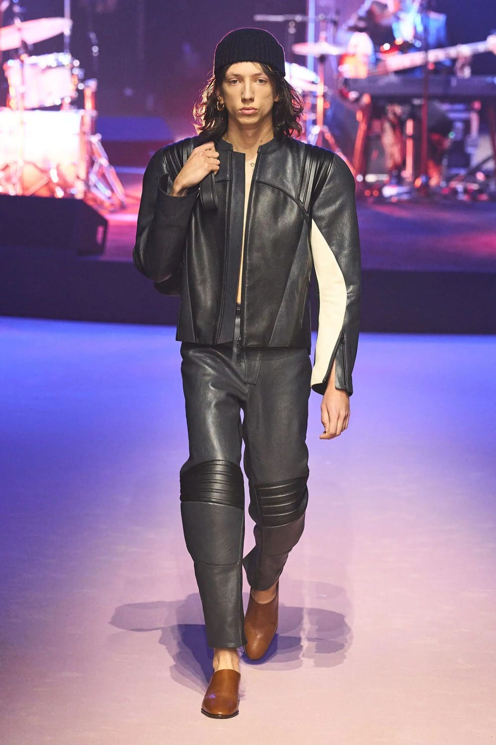 Gucci Осень Зима 2023 2024 Runway Журнал 44
