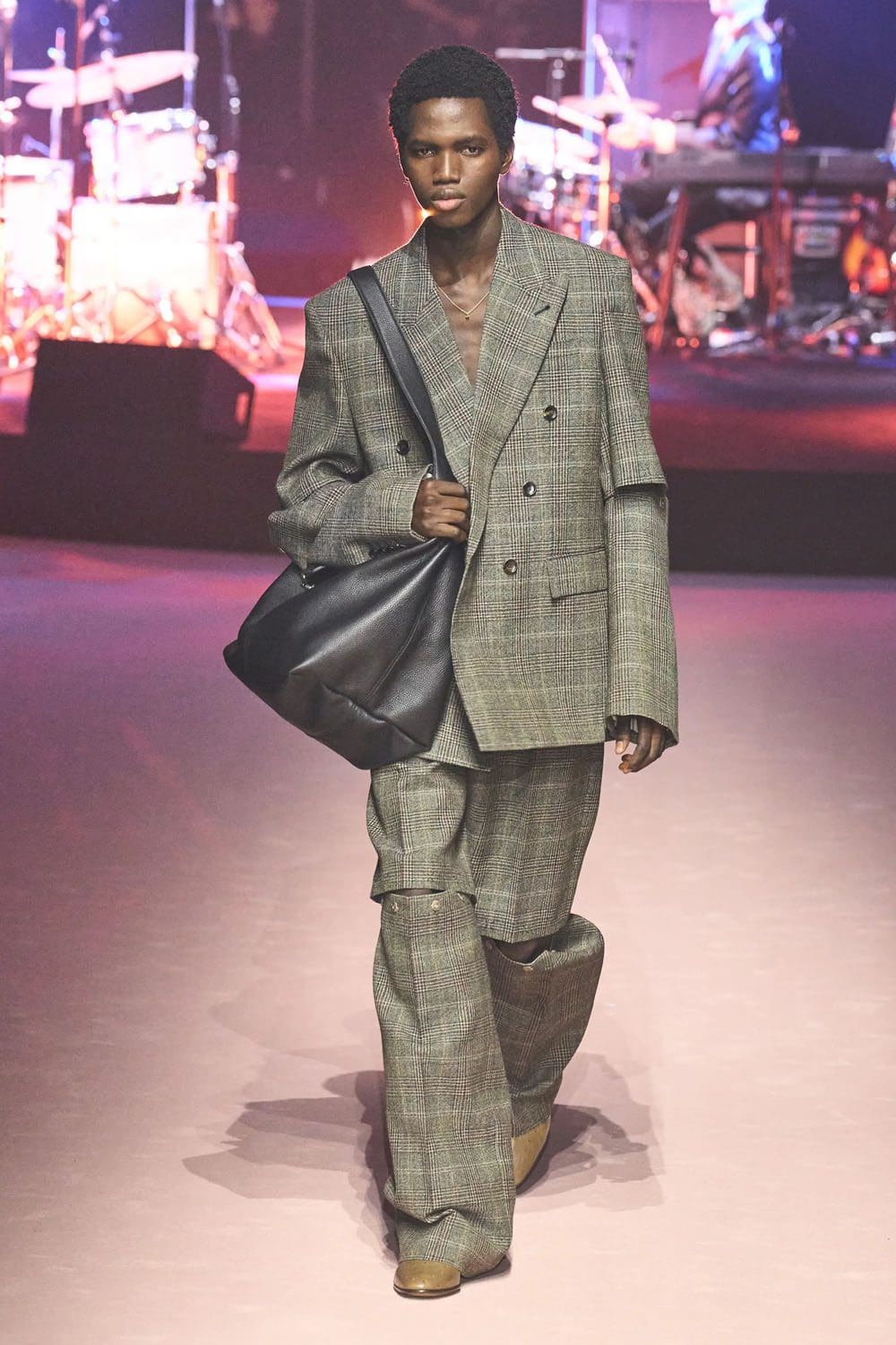 Gucci Осень Зима 2023 2024 Runway Журнал 5