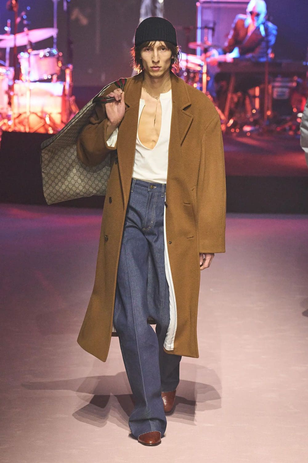 Gucci Осень Зима 2023 2024 Runway Журнал 7