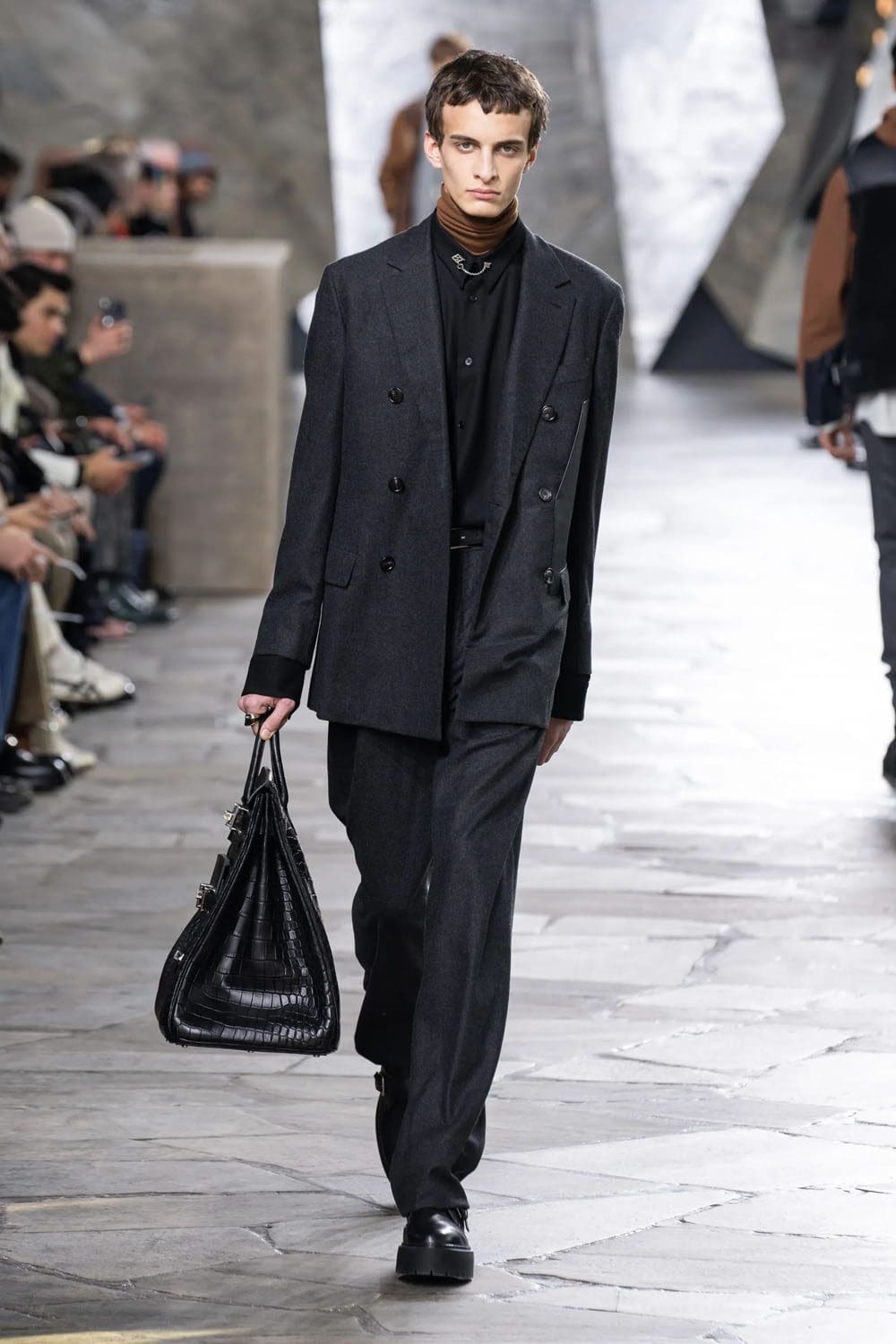 Hermès Automne Hiver 2023 2024 Vêtements pour hommes Runway Magazine 11