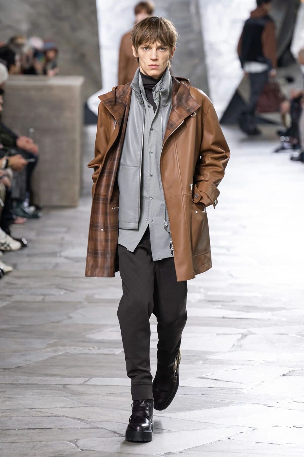 Hermès Automne Hiver 2023 2024 Vêtements pour hommes Runway Magazine 12