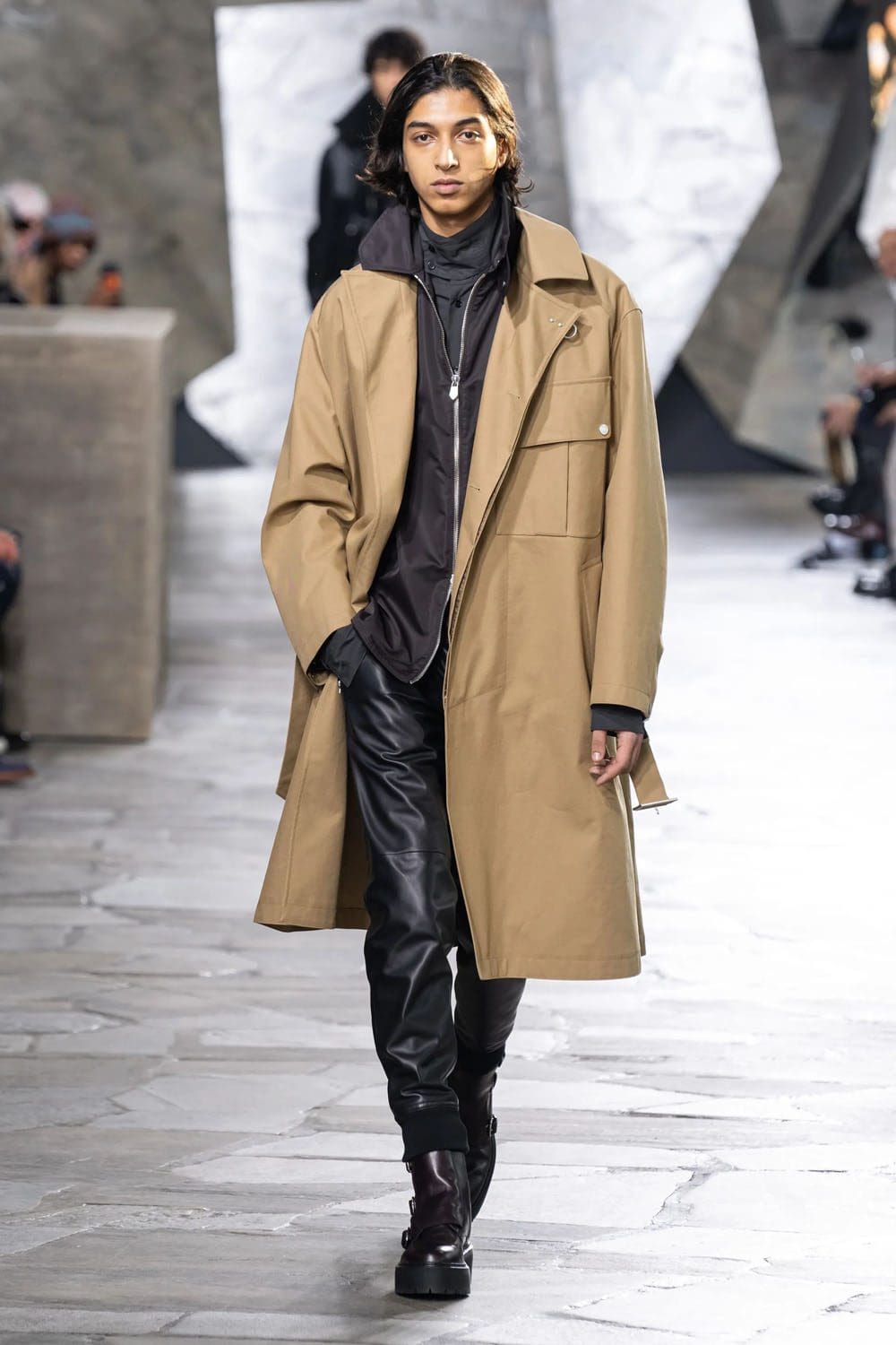 Hermès Automne Hiver 2023 2024 Vêtements pour hommes Runway Magazine 16