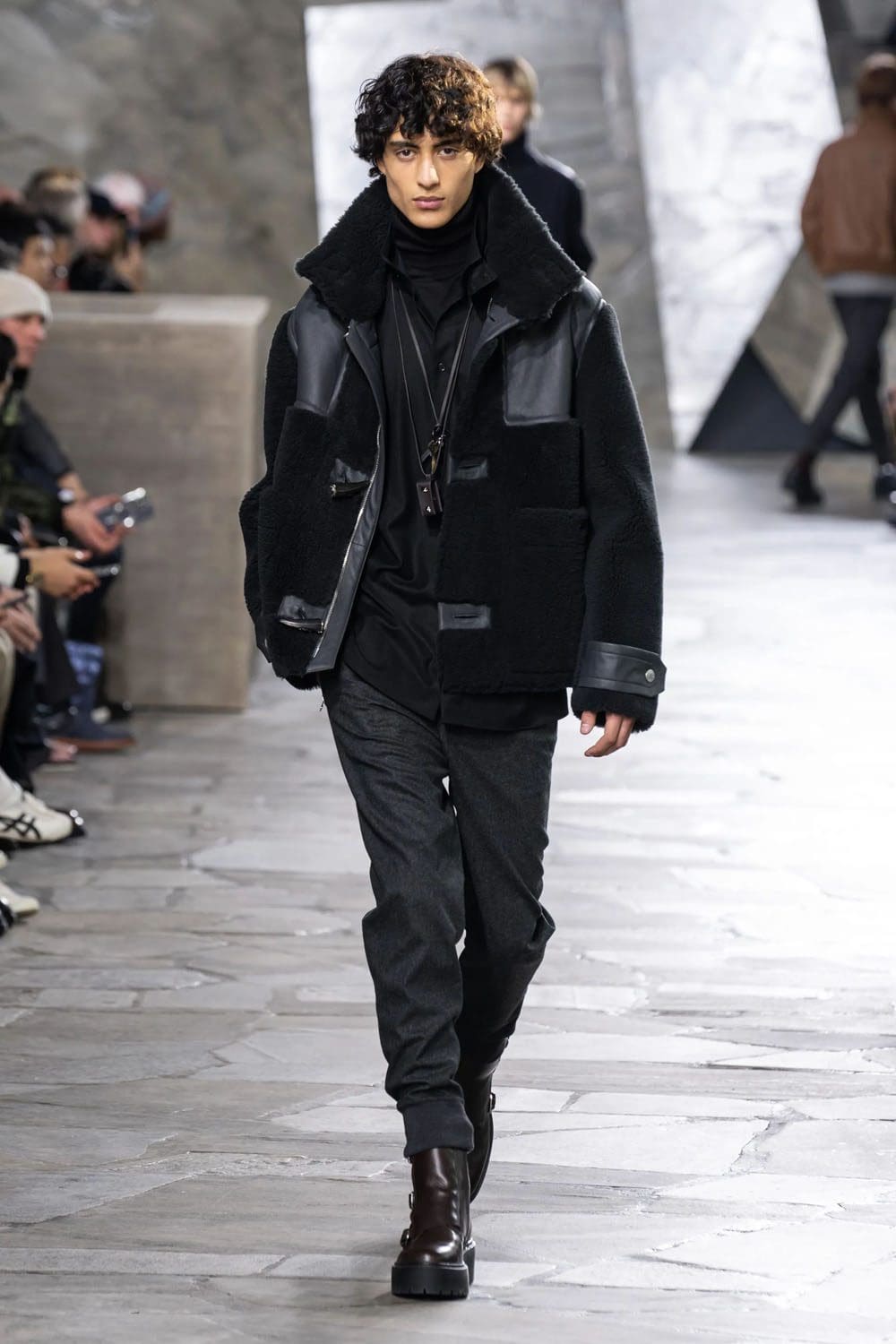 Hermès Automne Hiver 2023 2024 Vêtements pour hommes Runway Magazine 17