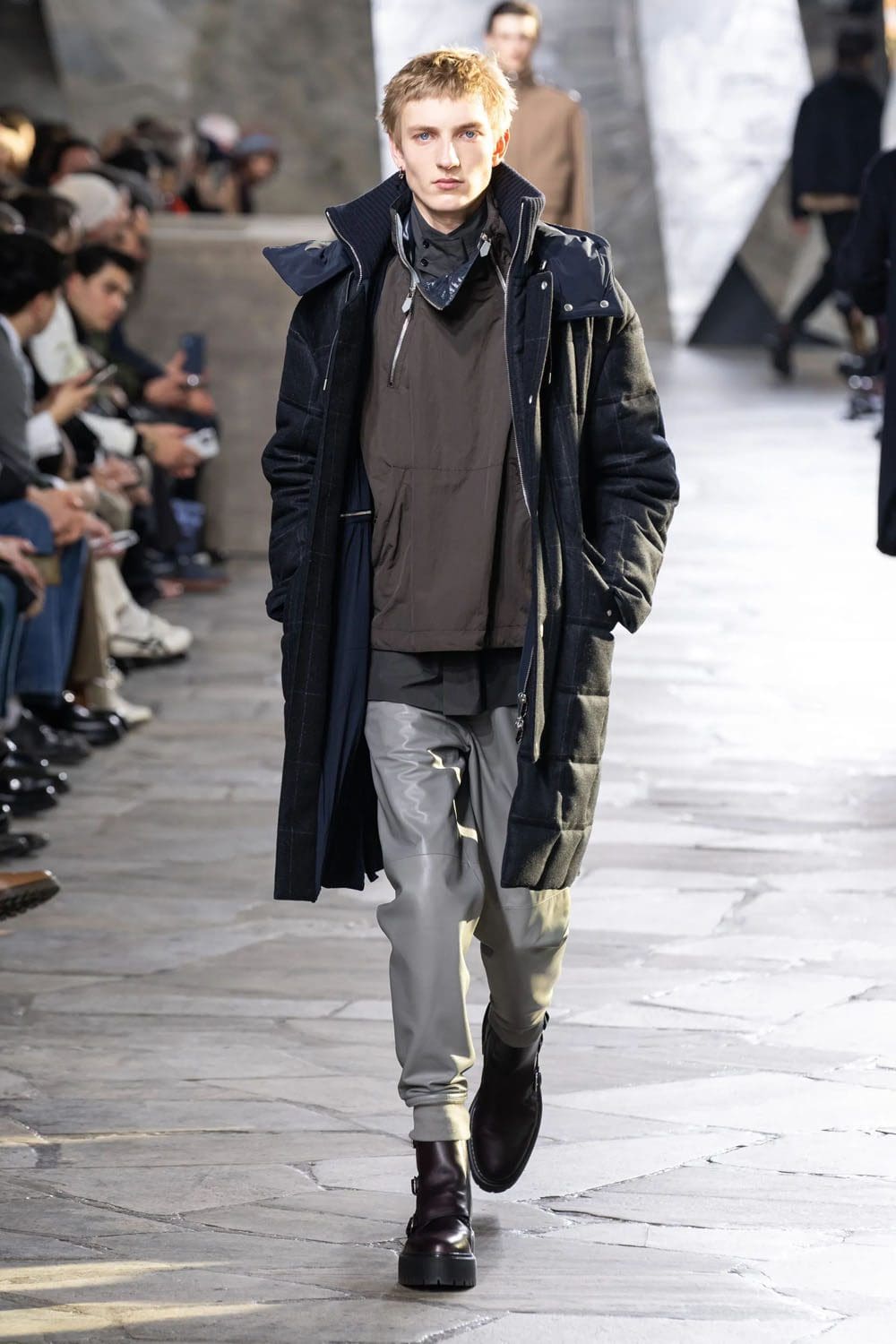 Hermès Automne Hiver 2023 2024 Vêtements pour hommes Runway Magazine 23