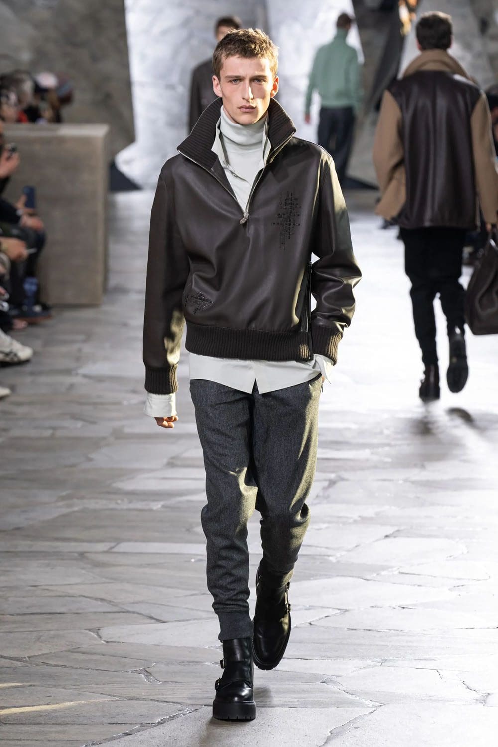 Hermès Automne Hiver 2023 2024 Vêtements pour hommes Runway Magazine 29