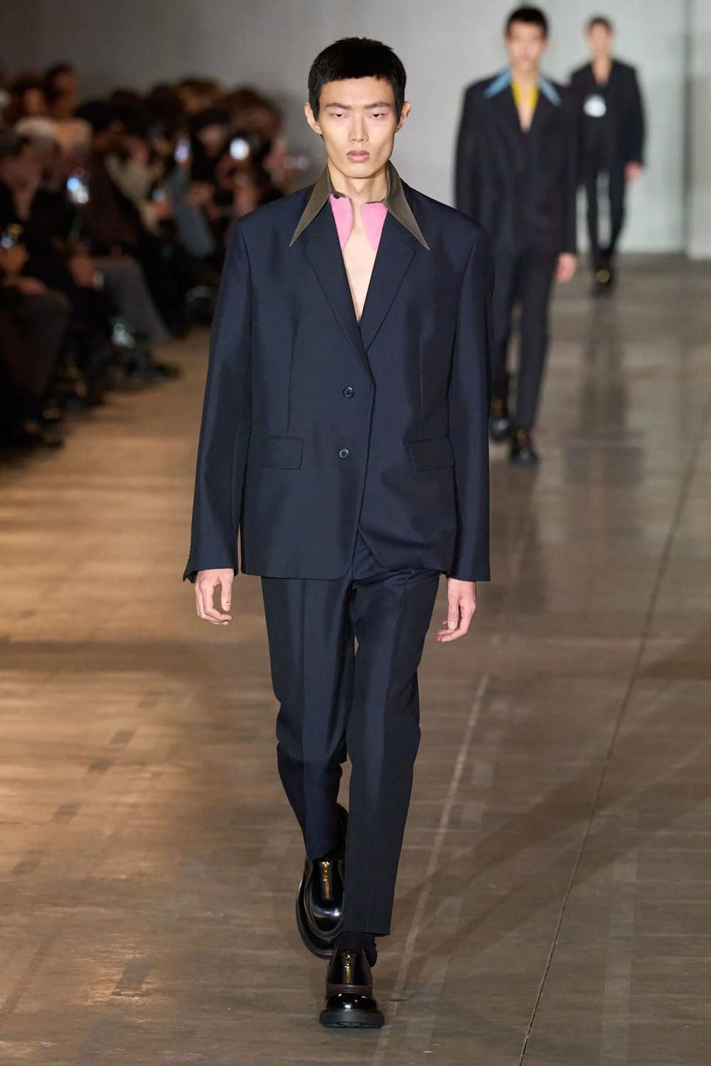 Prada Automne Hiver 2023 2024 Vêtements pour hommes Runway Magazine 1