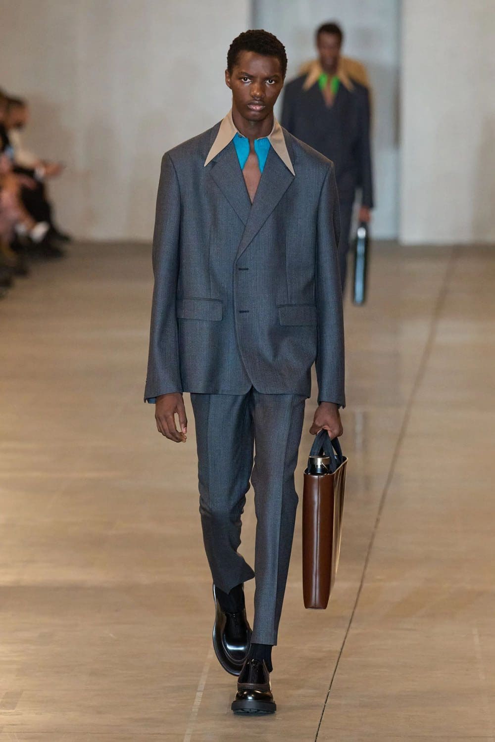 Prada Automne Hiver 2023 2024 Vêtements pour hommes Runway Magazine 11