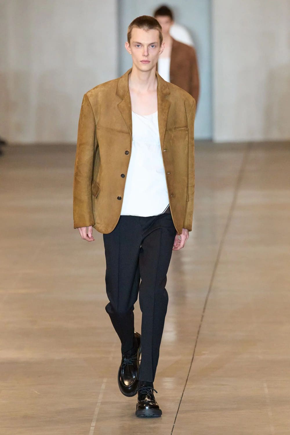 Prada Automne Hiver 2023 2024 Vêtements pour hommes Runway Magazine 13