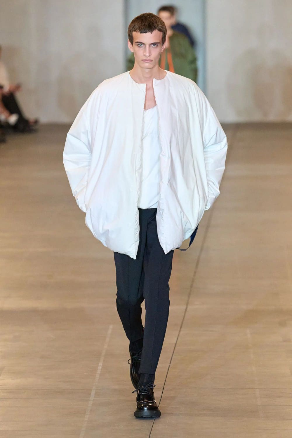 Prada Automne Hiver 2023 2024 Vêtements pour hommes Runway Magazine 17