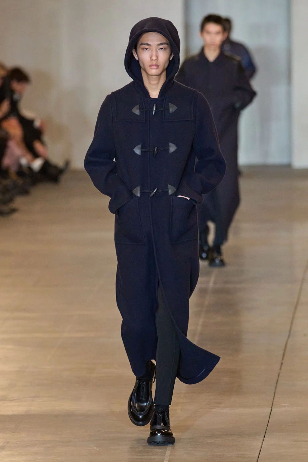 Prada Automne Hiver 2023 2024 Vêtements pour hommes Runway Magazine 21