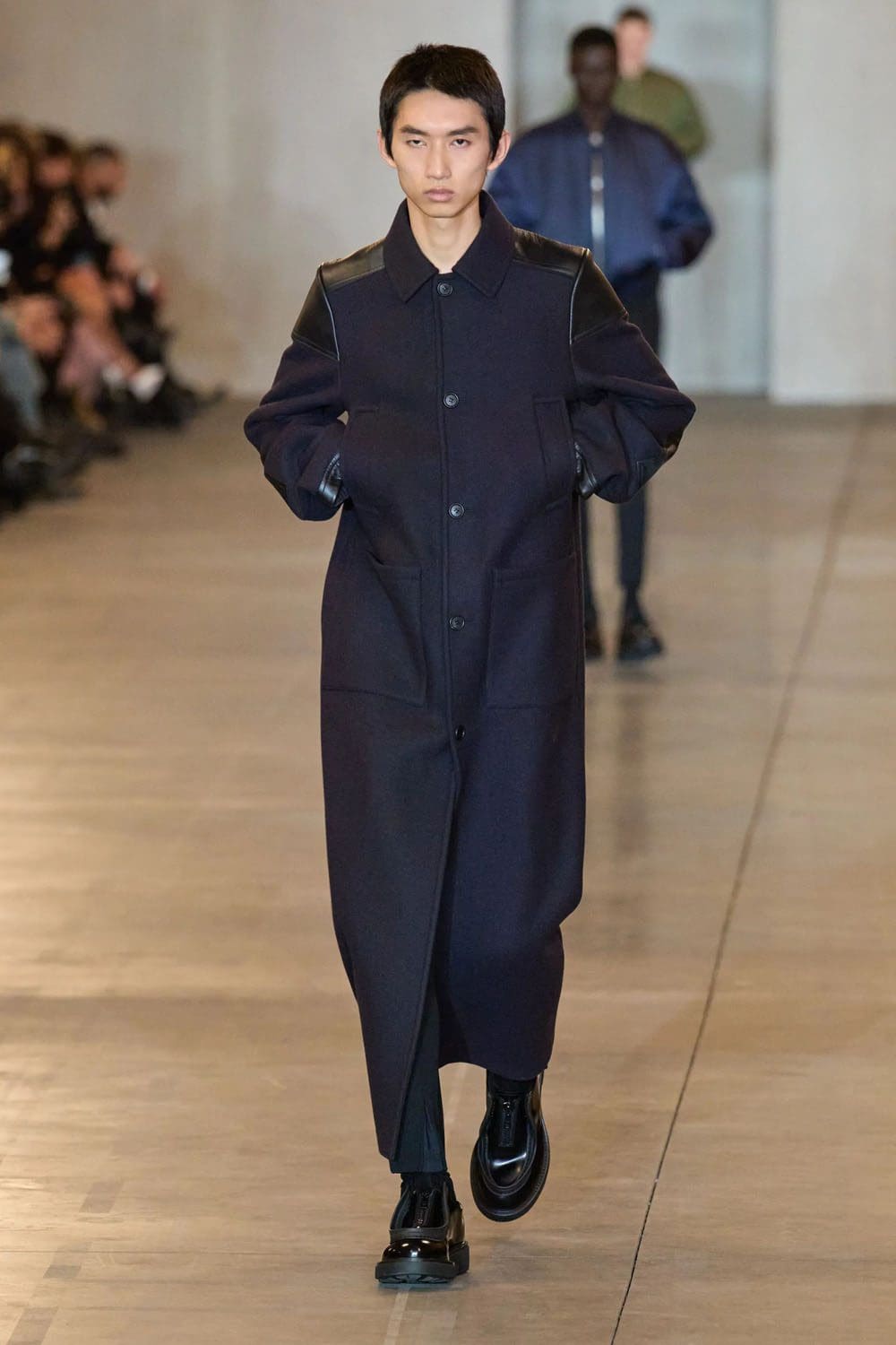 Prada Automne Hiver 2023 2024 Vêtements pour hommes Runway Magazine 22