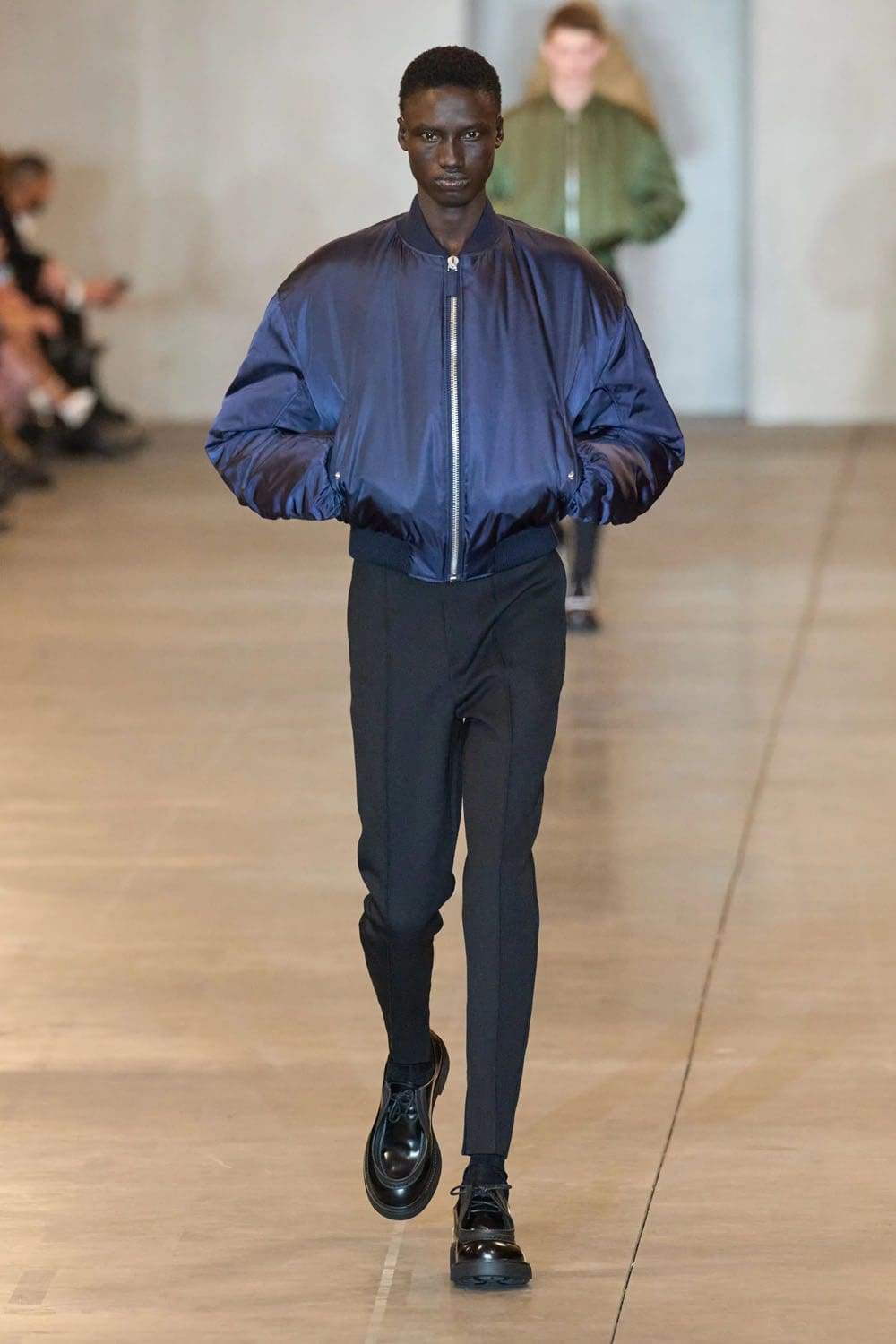 Prada Automne Hiver 2023 2024 Vêtements pour hommes Runway Magazine 23