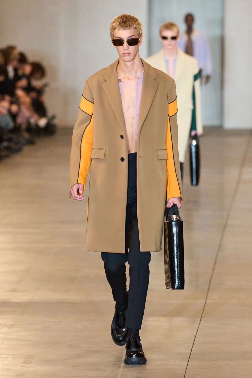 Prada Automne Hiver 2023 2024 Vêtements pour hommes Runway Magazine 39