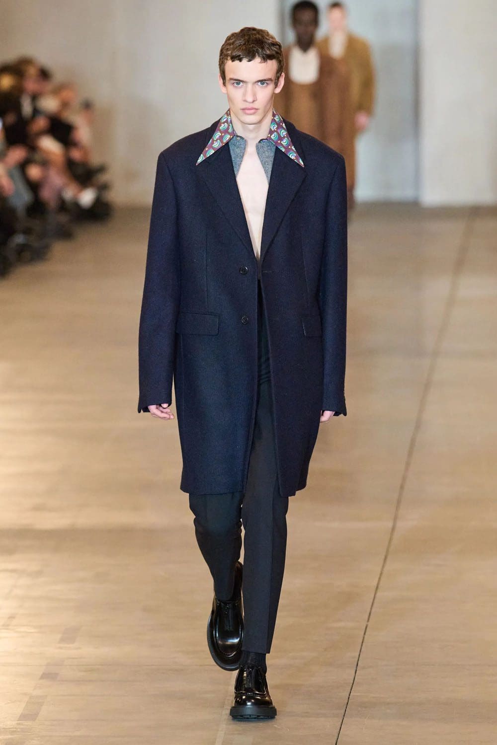 Prada Automne Hiver 2023 2024 Vêtements pour hommes Runway Magazine 46