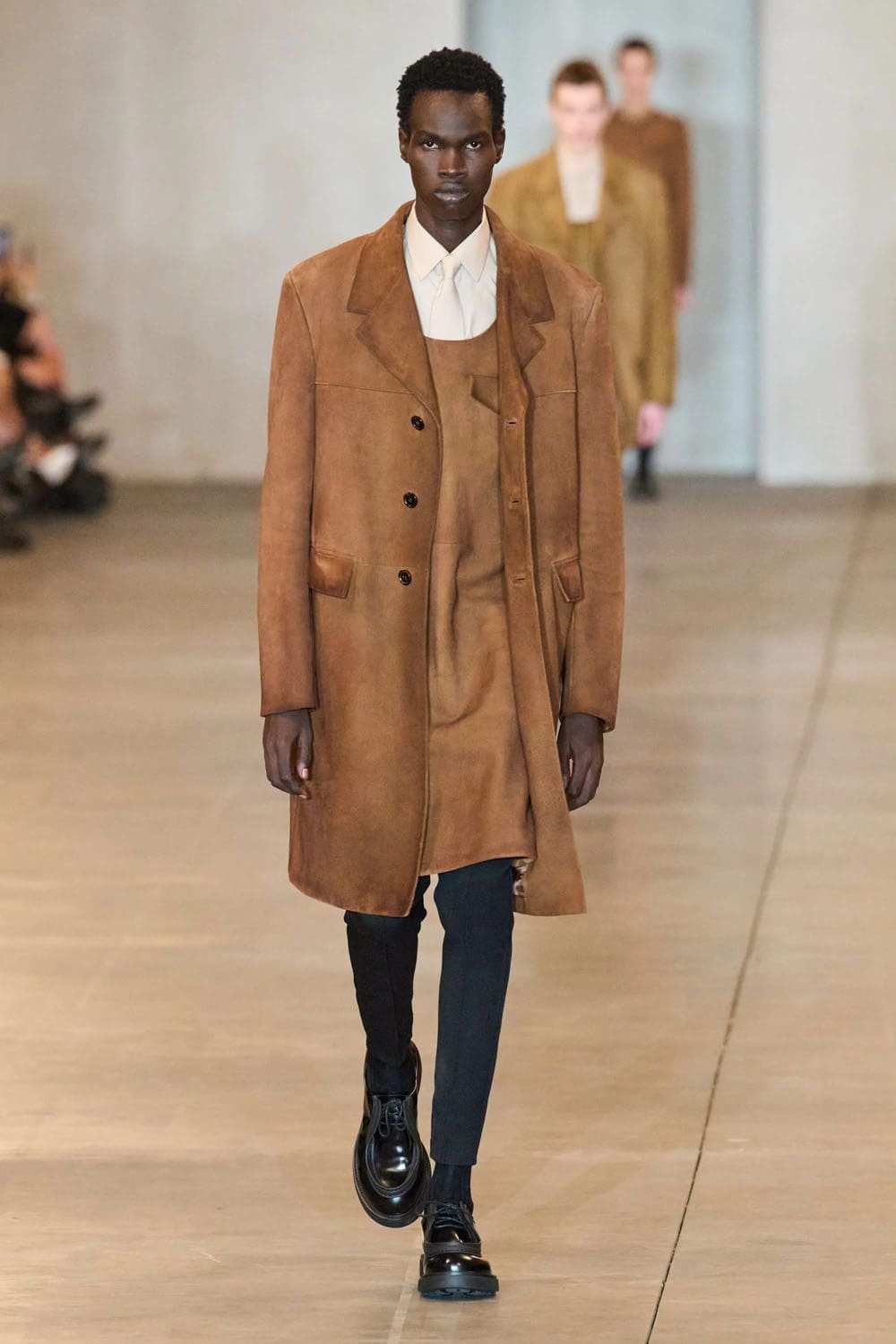 Prada Automne Hiver 2023 2024 Vêtements pour hommes Runway Magazine 47