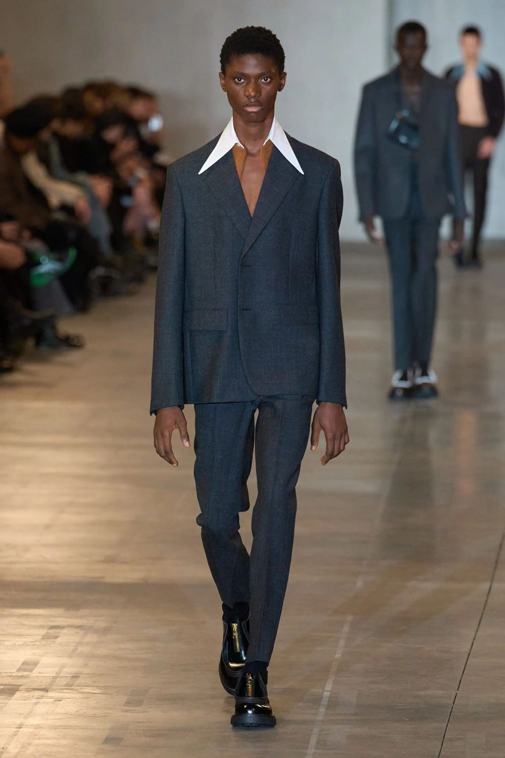 Prada Automne Hiver 2023 2024 Vêtements pour hommes Runway Magazine 5