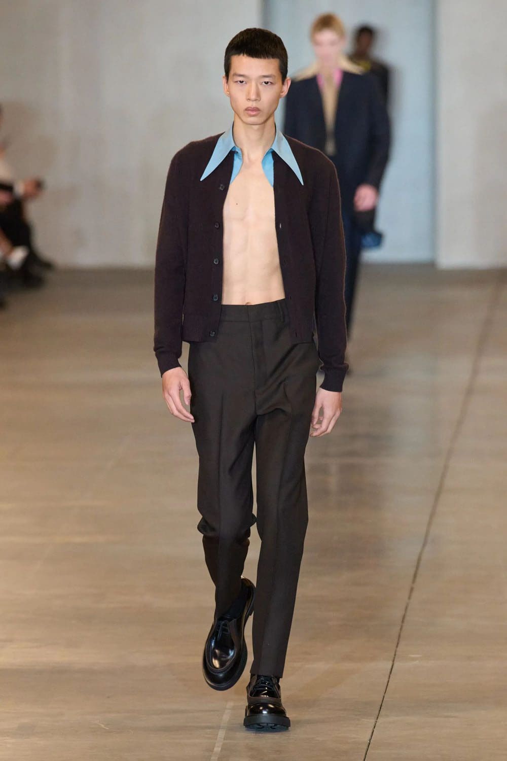 Prada Automne Hiver 2023 2024 Vêtements pour hommes Runway Magazine 7