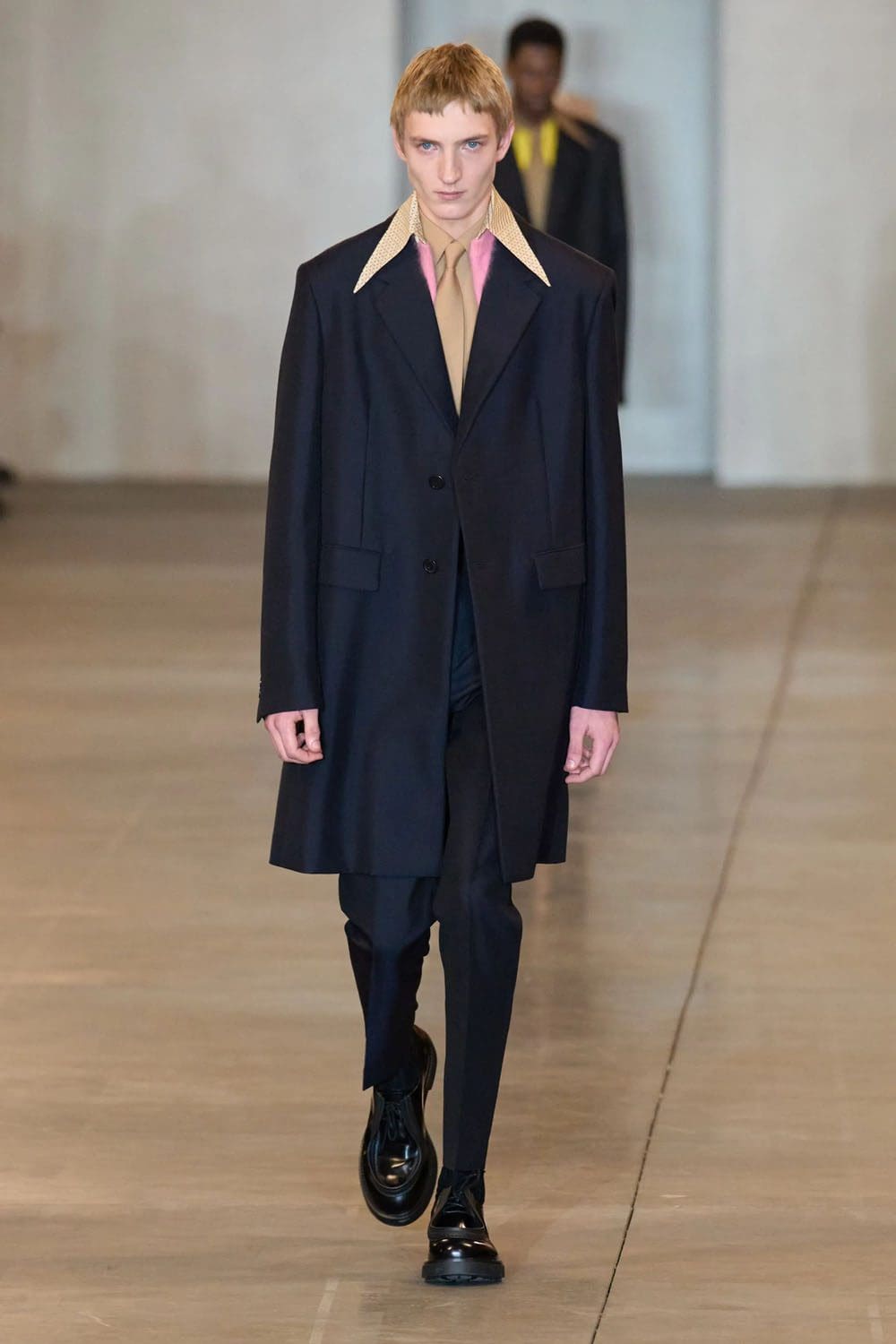 Prada Automne Hiver 2023 2024 Vêtements pour hommes Runway Magazine 8