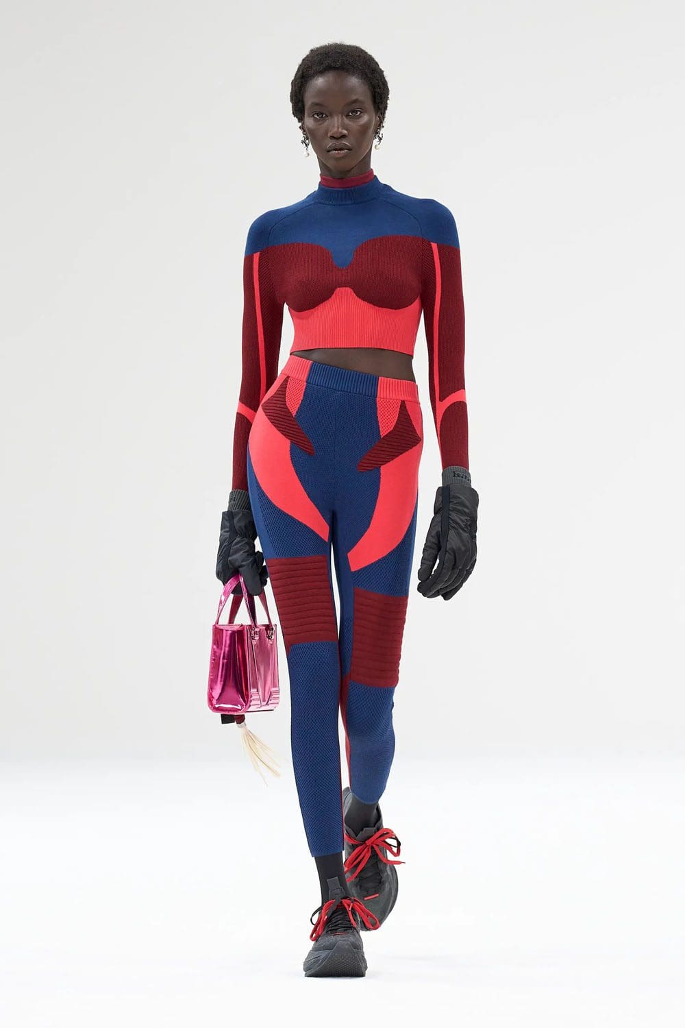 フェラーリ 秋冬 2023 2024 ミラノ Runway 雑誌37