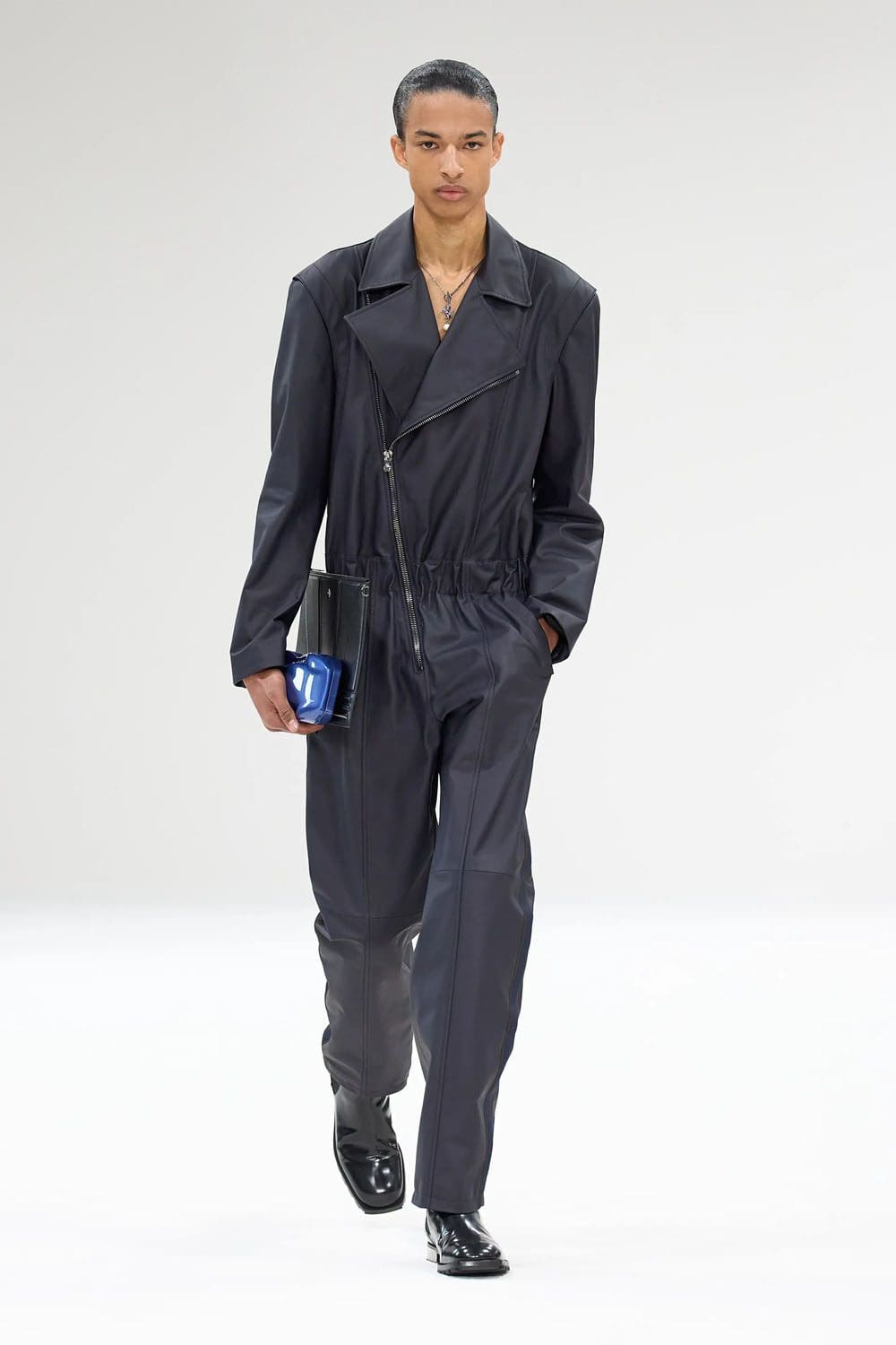 フェラーリ 秋冬 2023 2024 ミラノ Runway 雑誌9