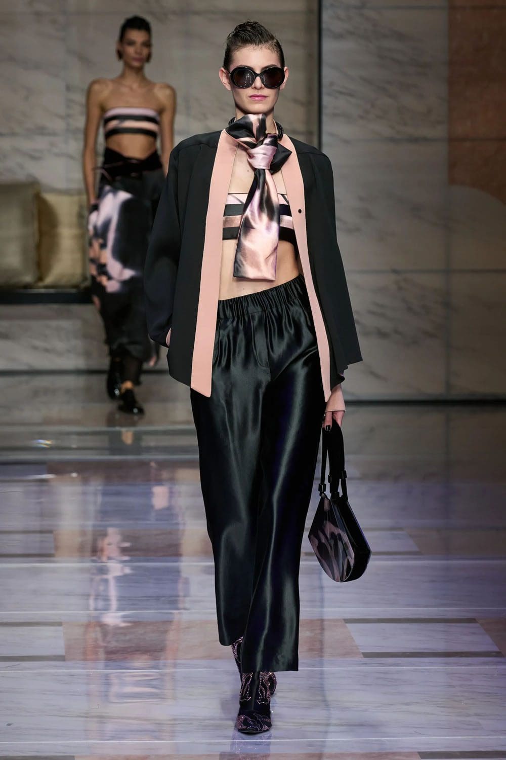 ジョルジオ アルマーニ 秋冬 2023 2024 ミラノ Runway 雑誌53