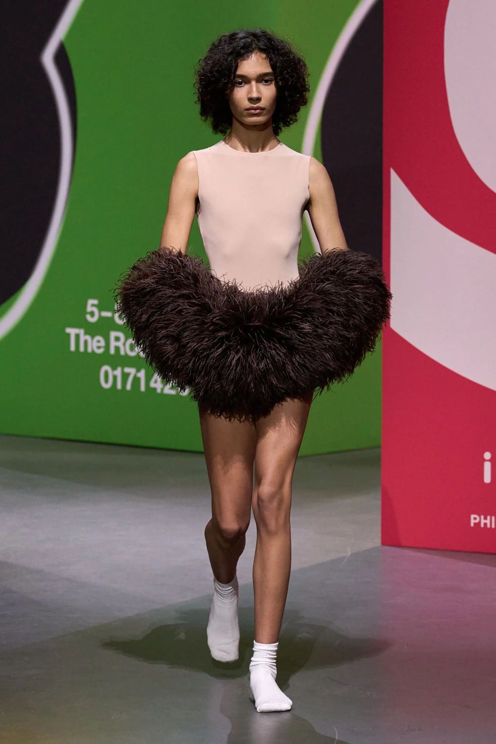 JW Anderson Осень Зима 2023 2024 Лондон Runway Журнал 23
