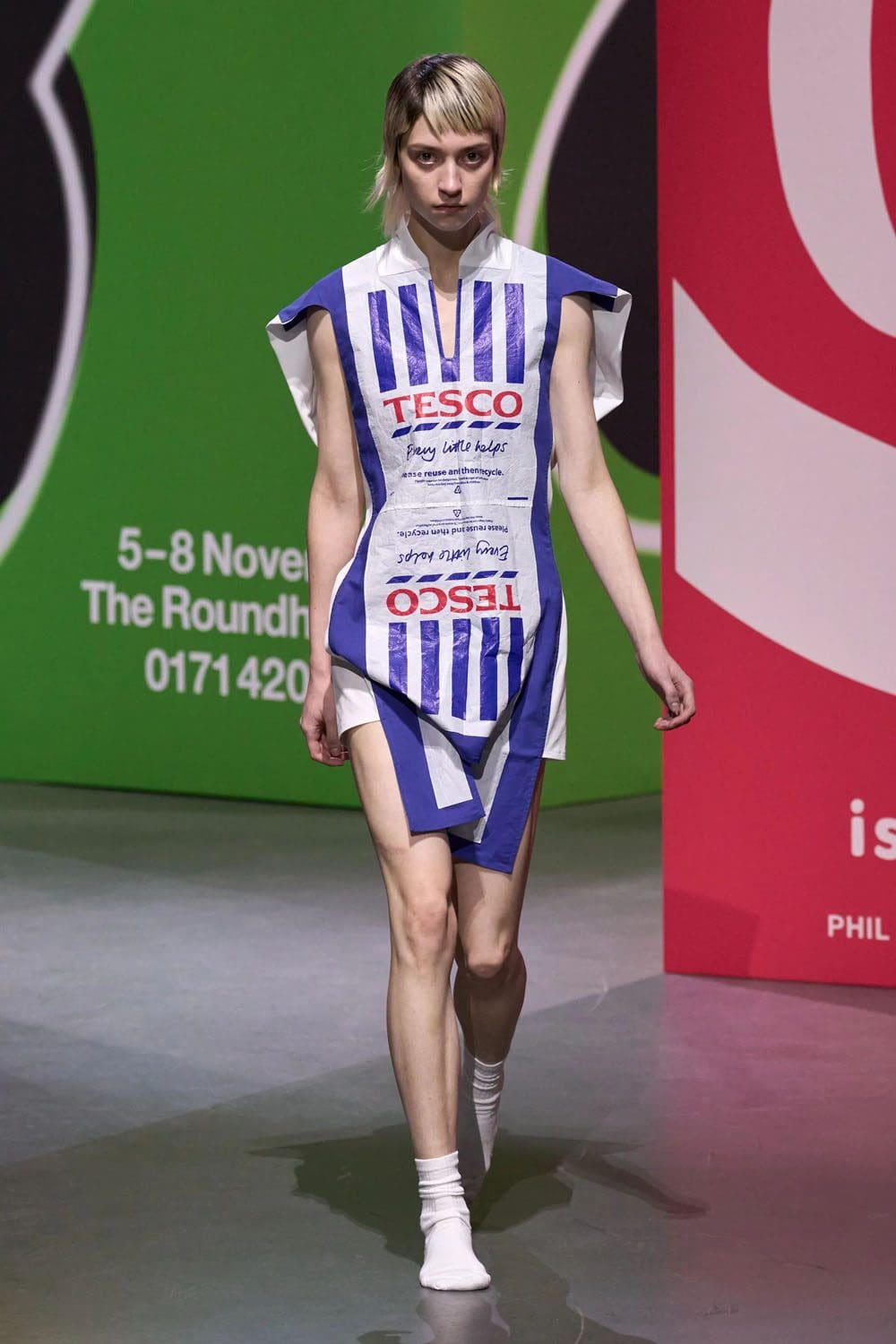 JW Anderson Осень Зима 2023 2024 Лондон Runway Журнал 46