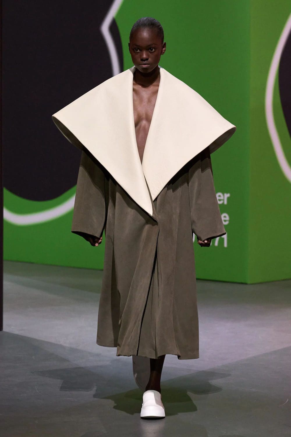 JW Anderson Осень Зима 2023 2024 Лондон Runway Журнал 48