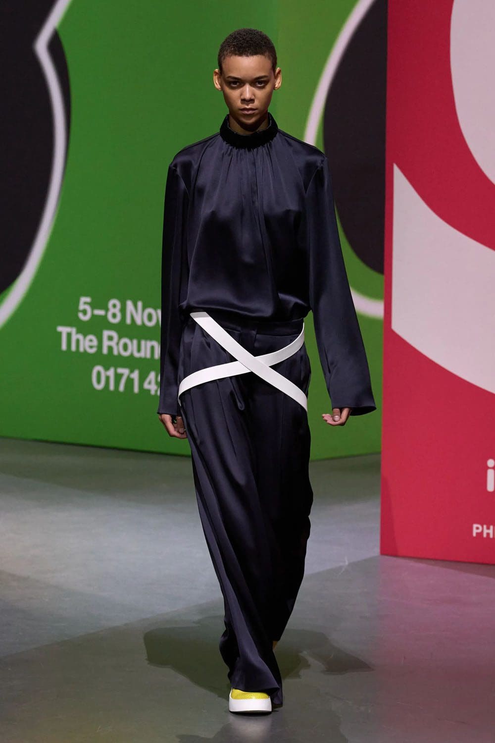 JW Anderson Осень Зима 2023 2024 Лондон Runway Журнал 55