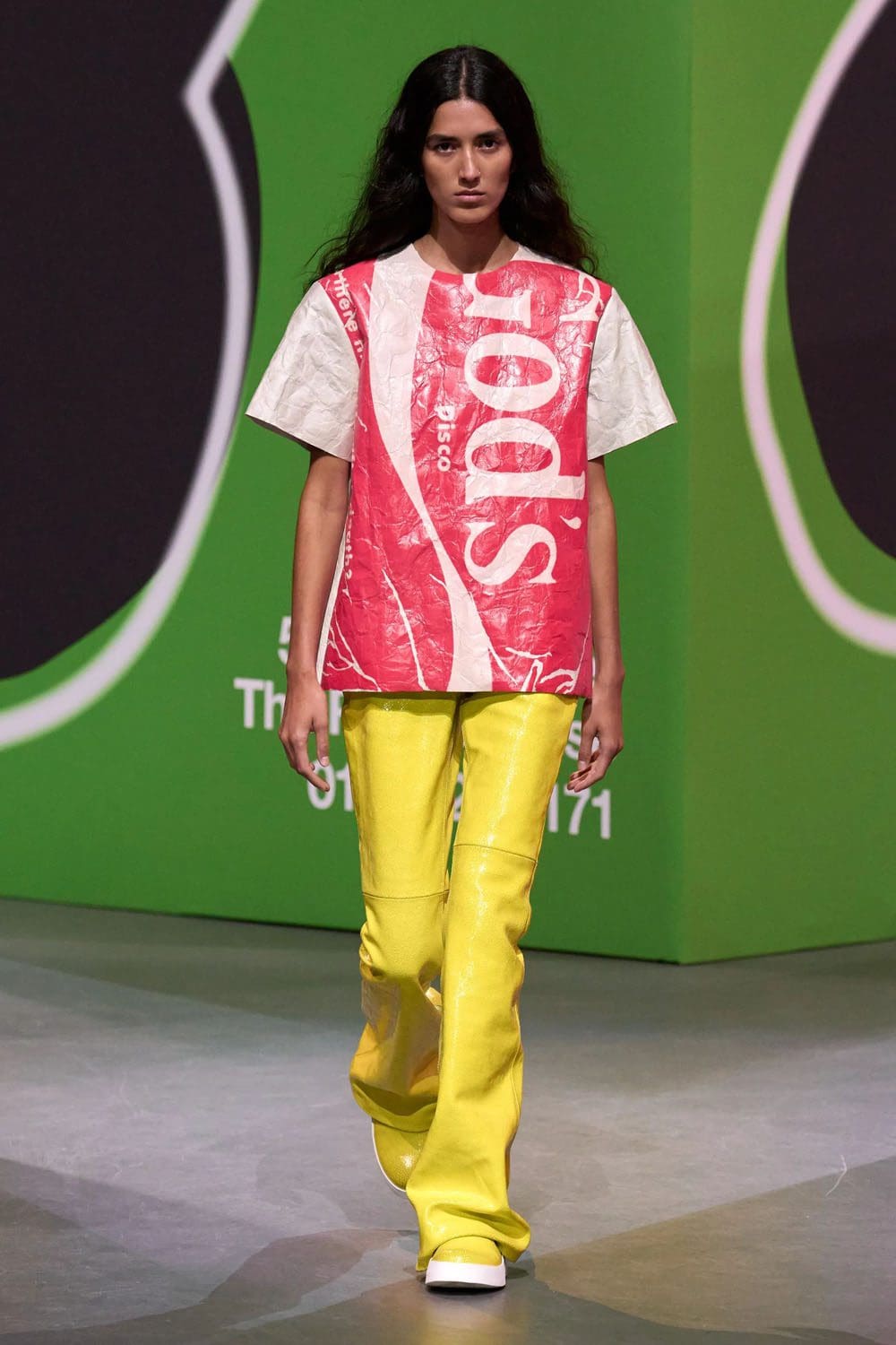 JW Anderson Осень Зима 2023 2024 Лондон Runway Журнал 6
