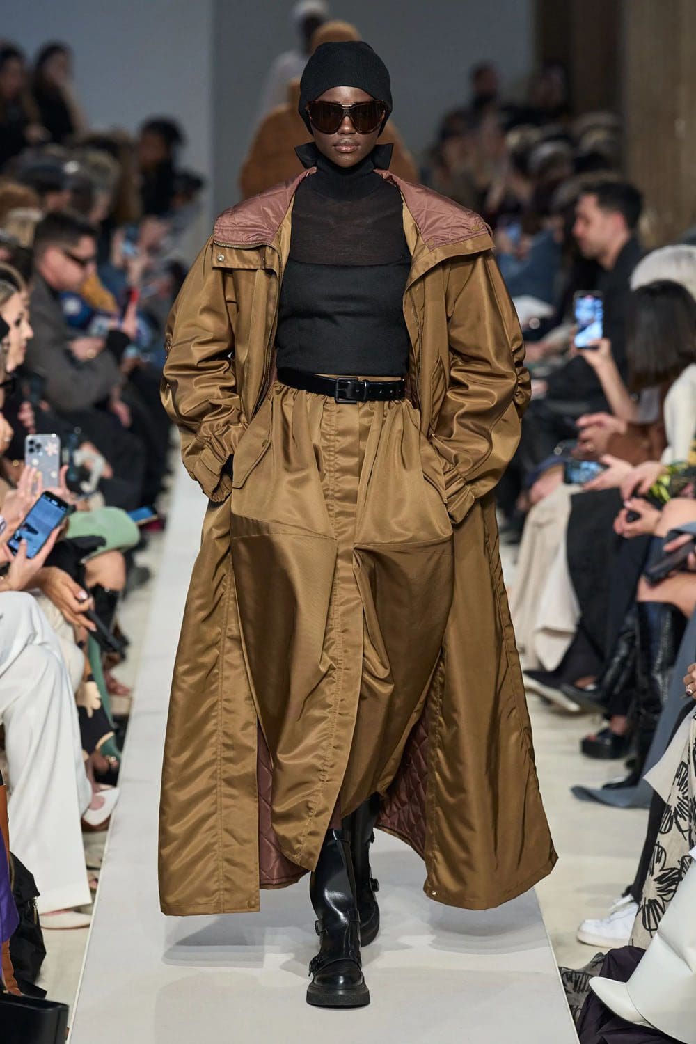 マックスマーラ 秋冬 2023 2024 Runway 雑誌15