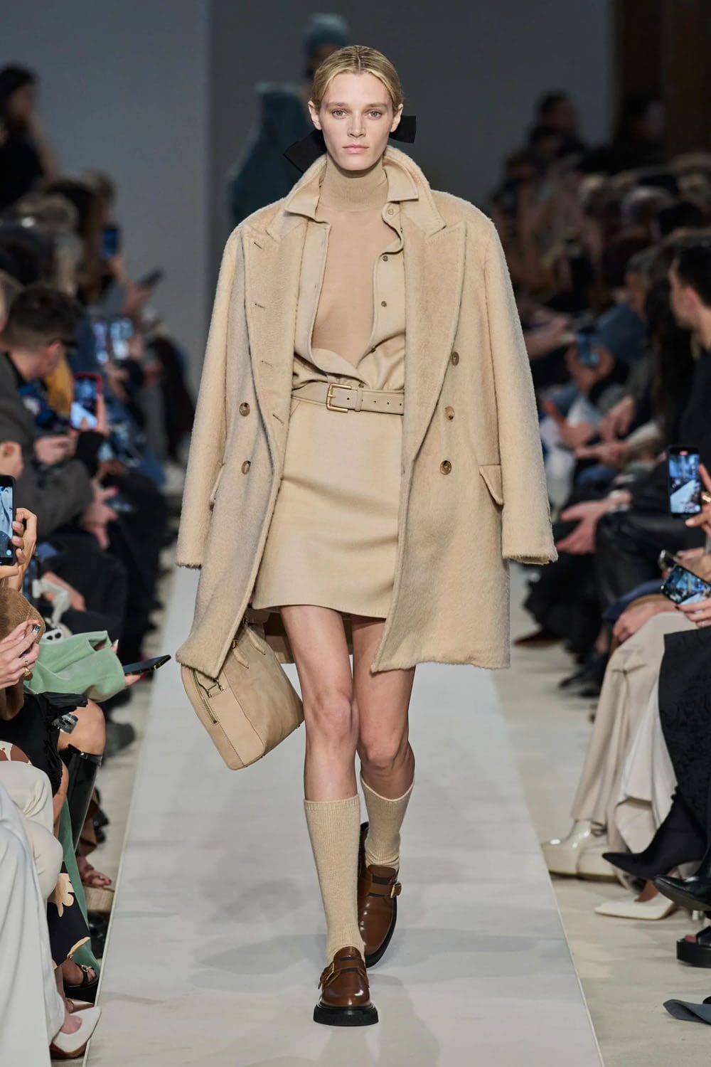 マックスマーラ 秋冬 2023 2024 Runway 雑誌19