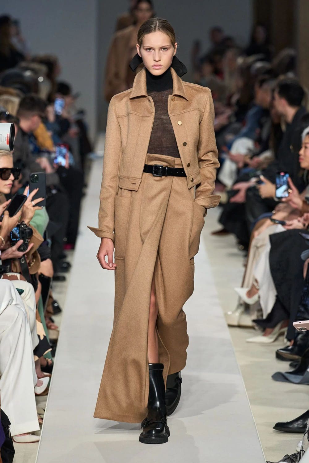 マックスマーラ 秋冬 2023 2024 Runway 雑誌4
