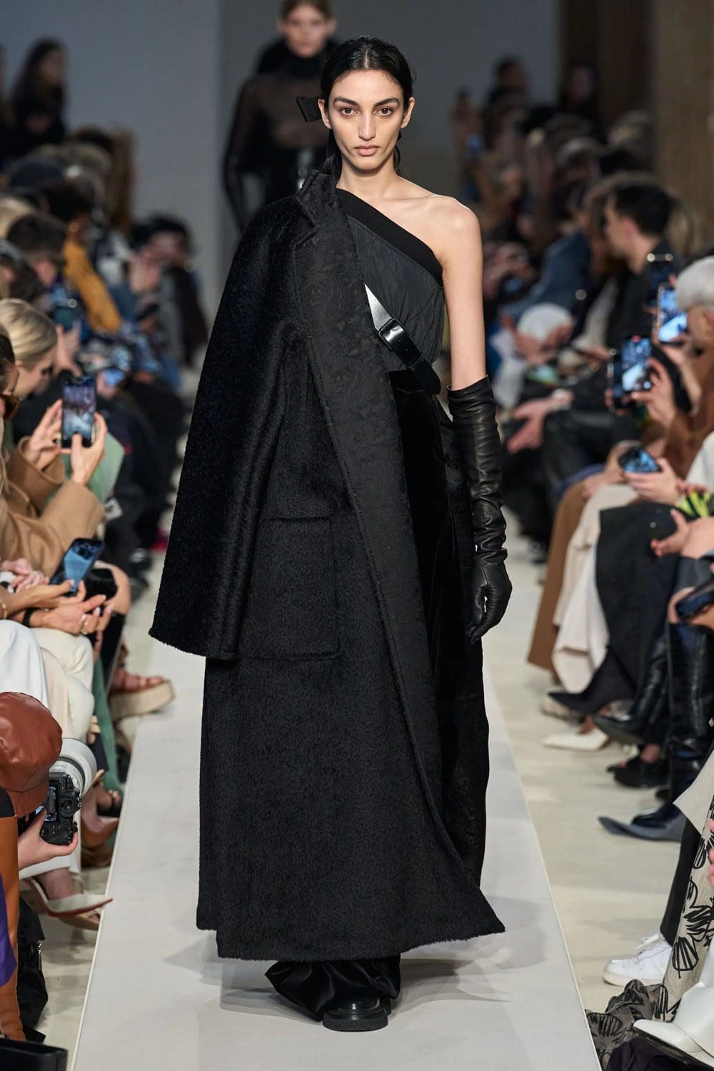 マックスマーラ 秋冬 2023 2024 Runway 雑誌42