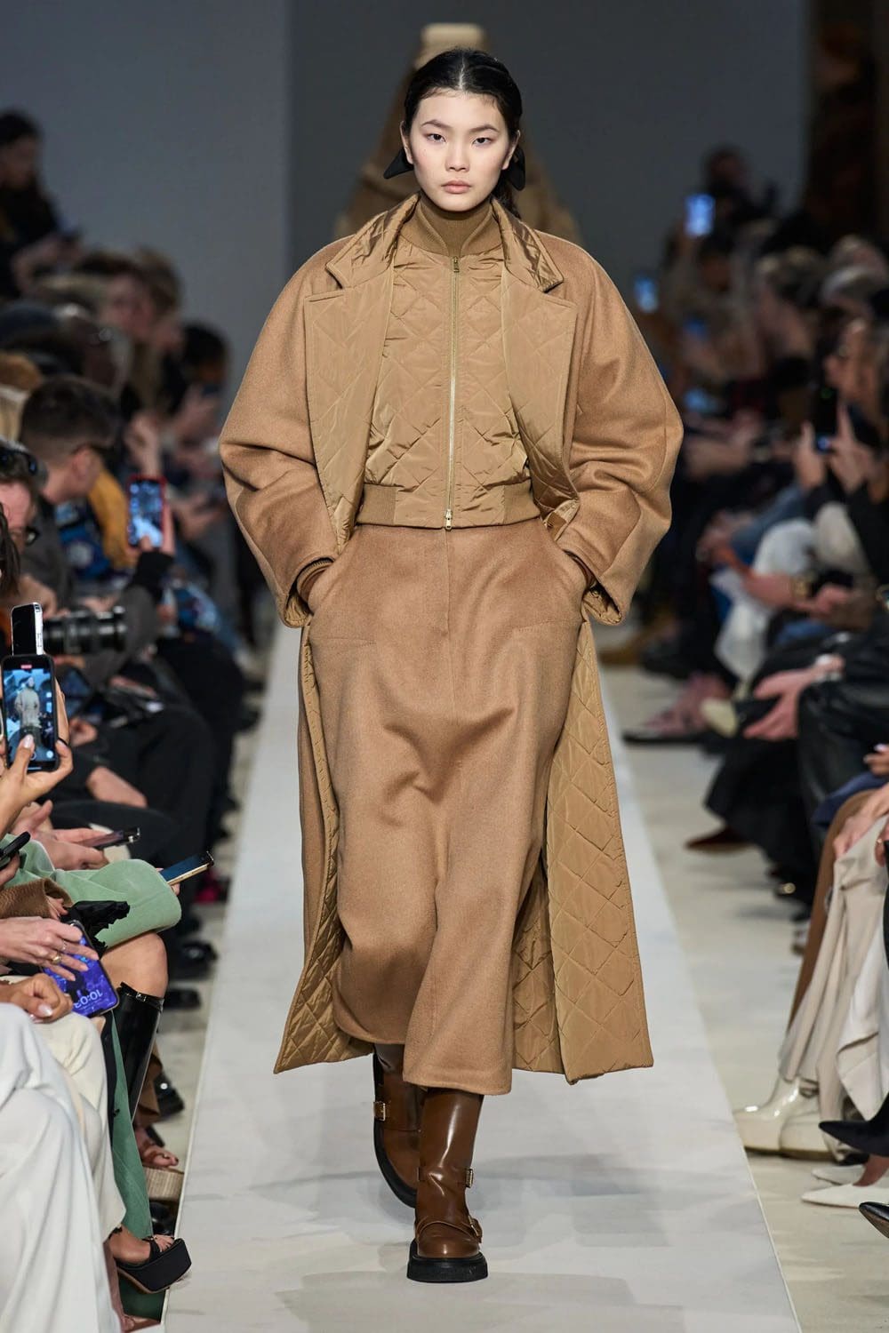 マックスマーラ 秋冬 2023 2024 Runway 雑誌7