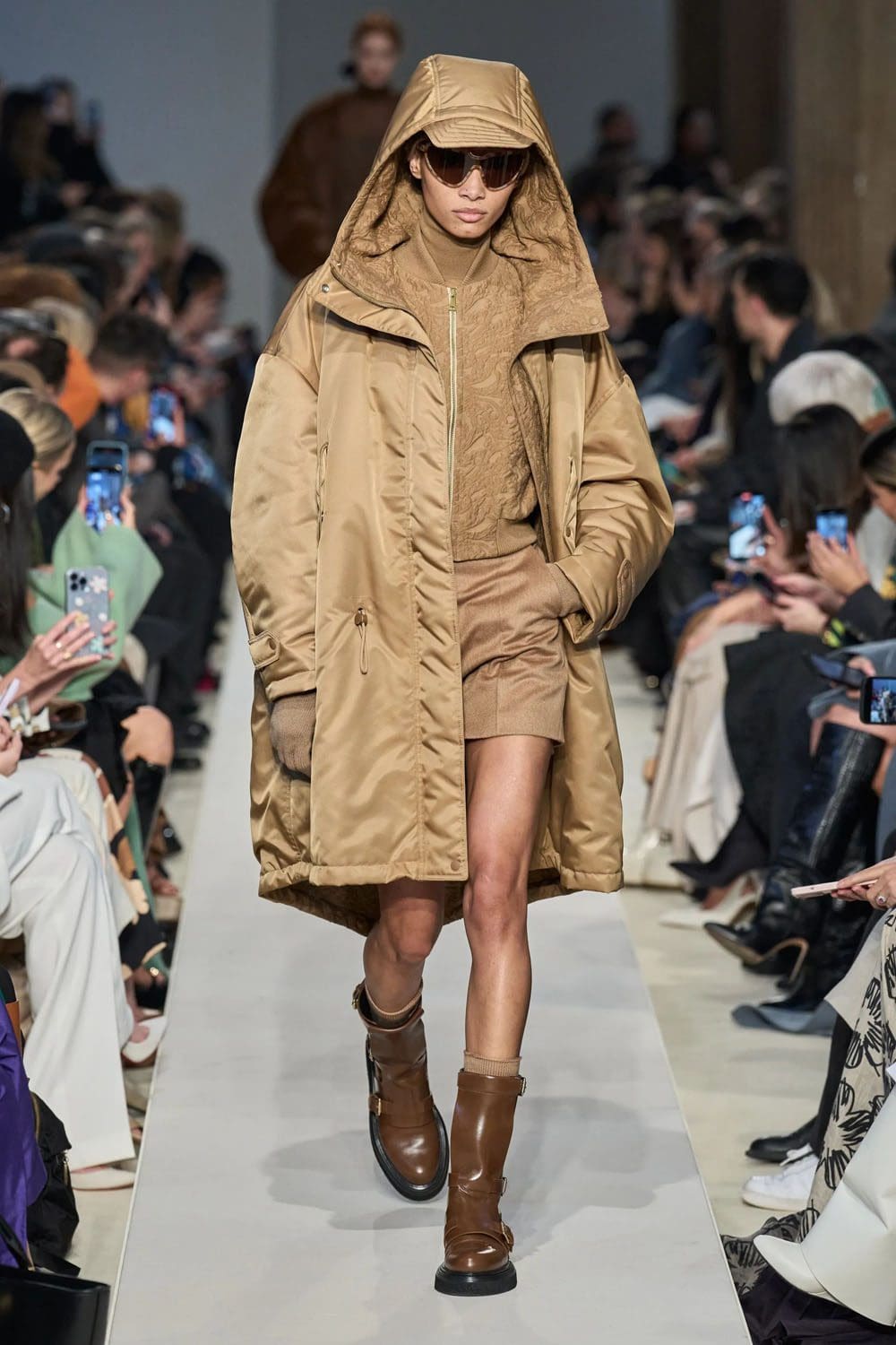 マックスマーラ 秋冬 2023 2024 Runway 雑誌8