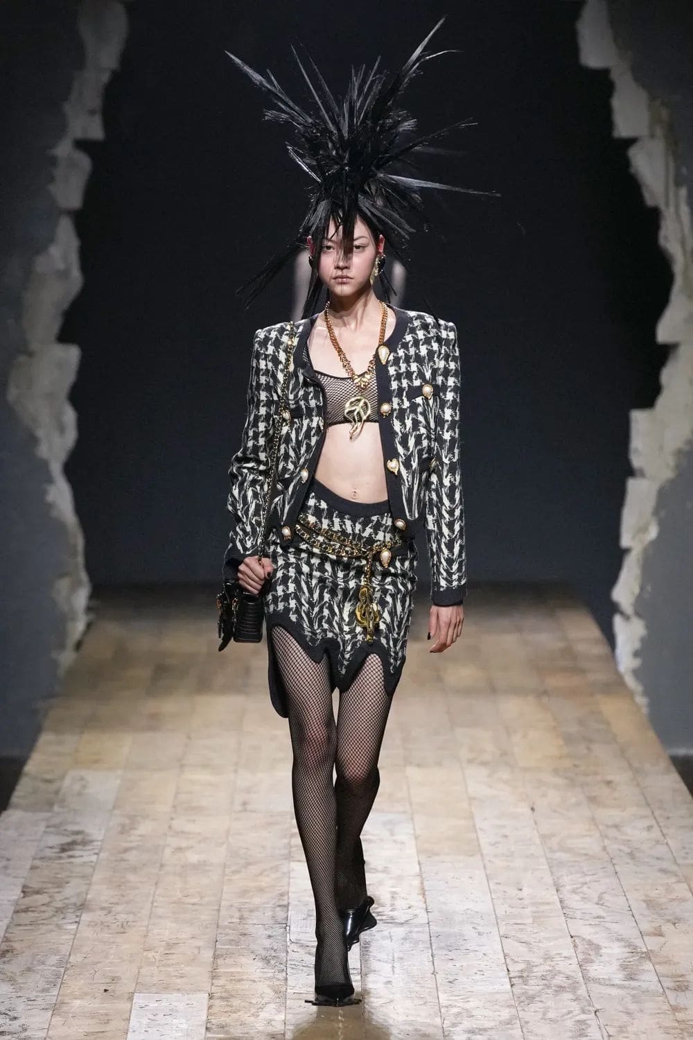 Moschino Outono Inverno 2023 2024 Milão Runway Revista 1