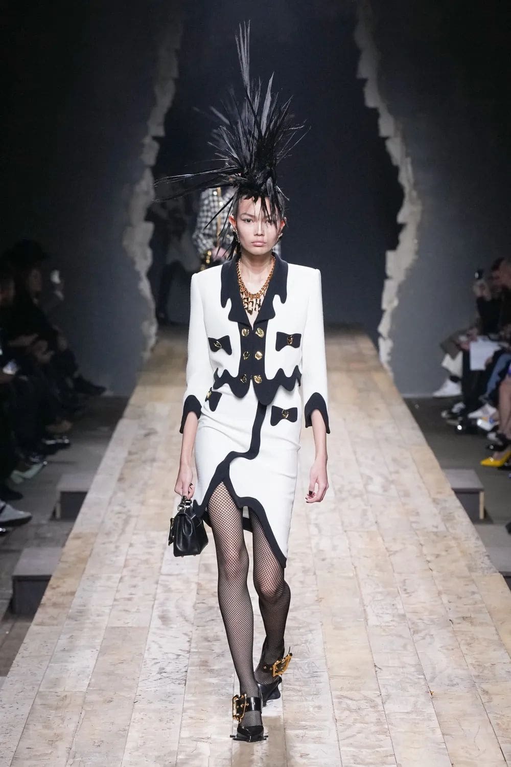 Moschino Outono Inverno 2023 2024 Milão Runway Revista 10