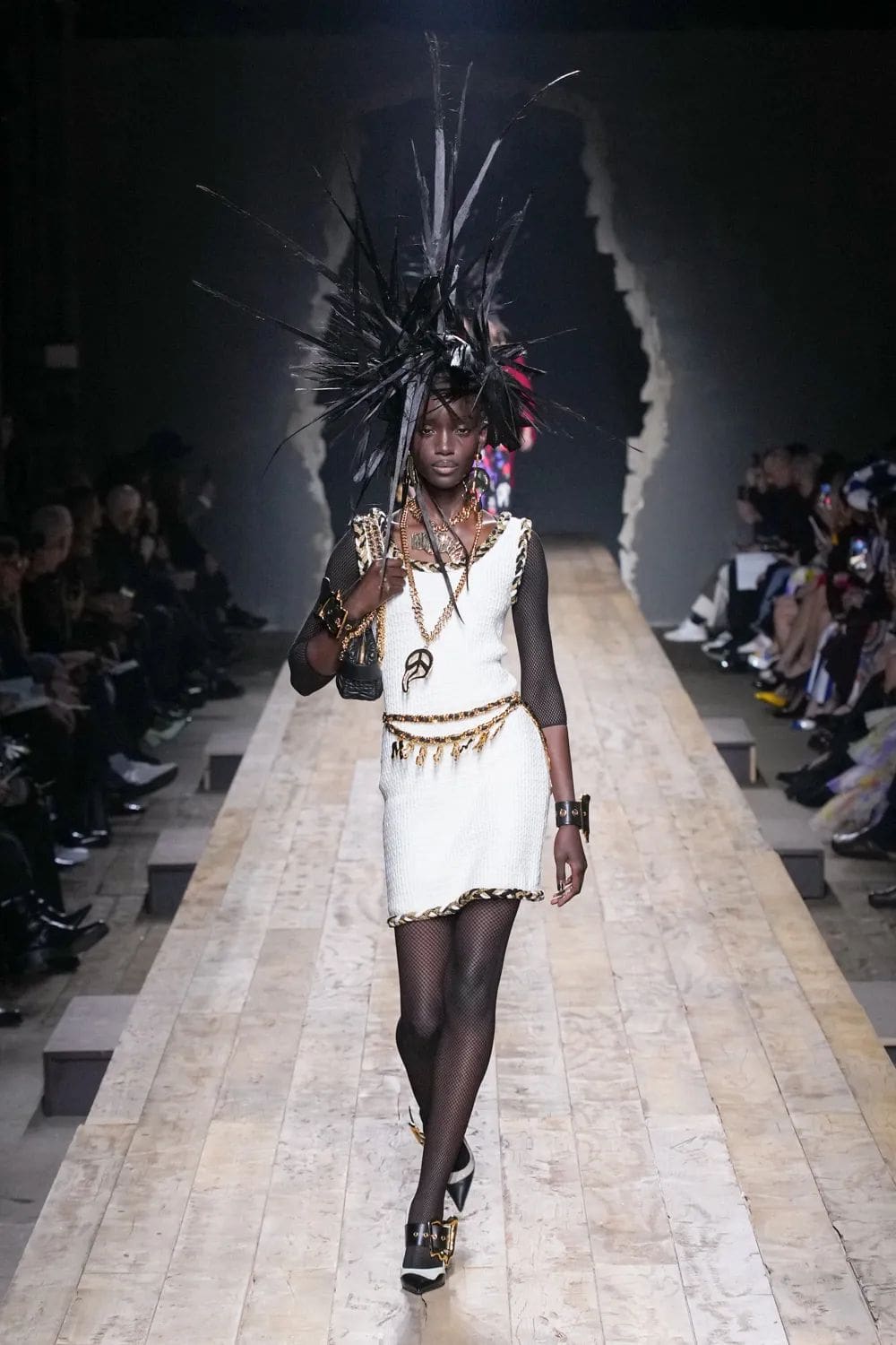 Moschino Outono Inverno 2023 2024 Milão Runway Revista 14