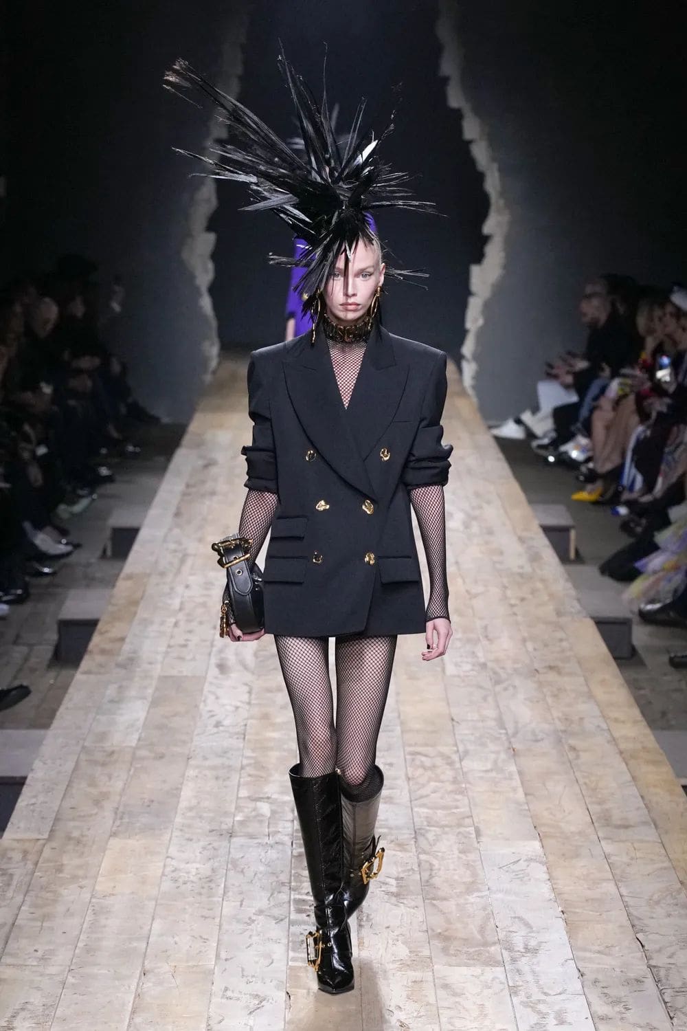 Moschino Outono Inverno 2023 2024 Milão Runway Revista 19
